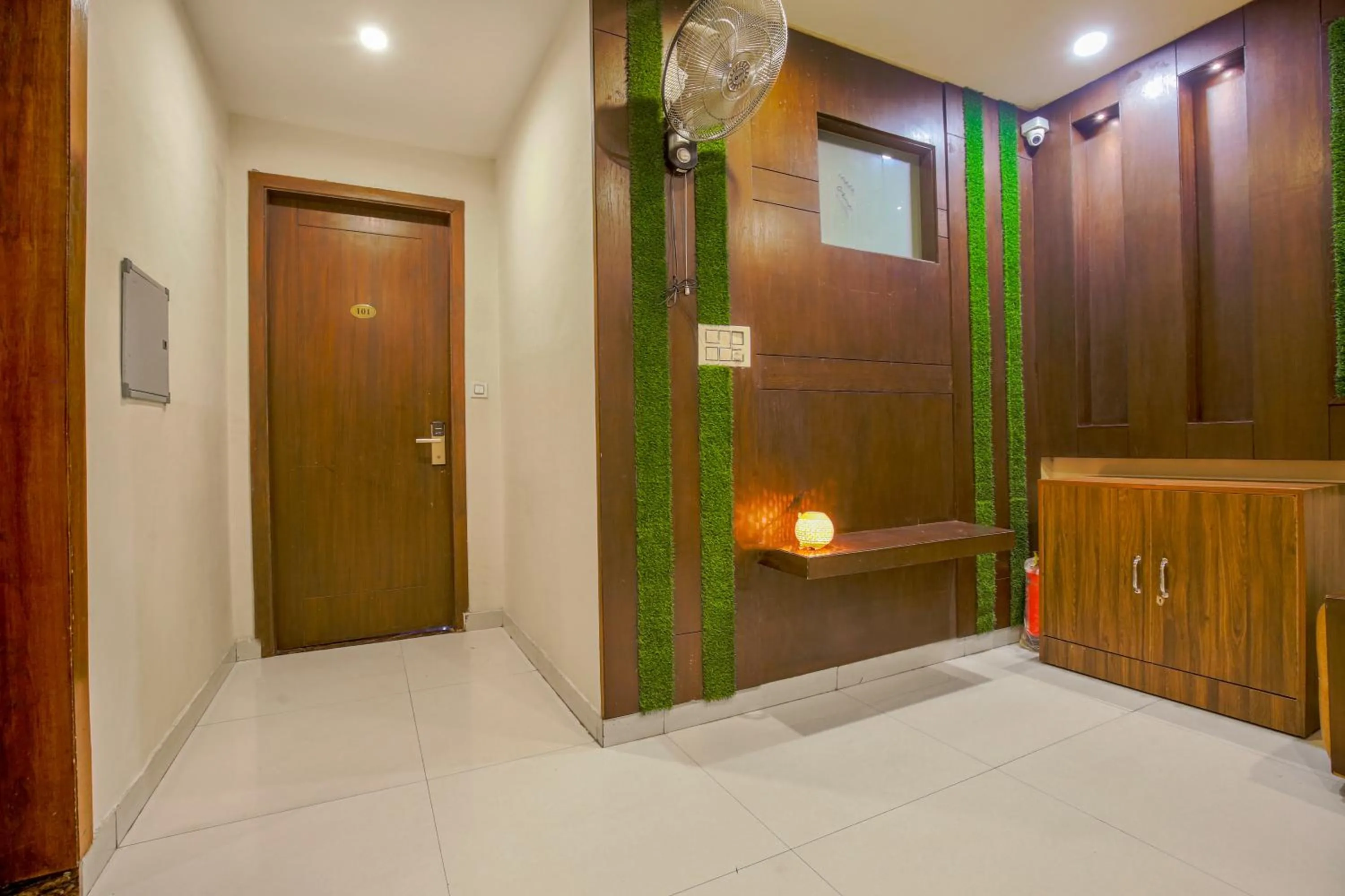 Lobby or reception in Hotel Crown, Near Golden temple