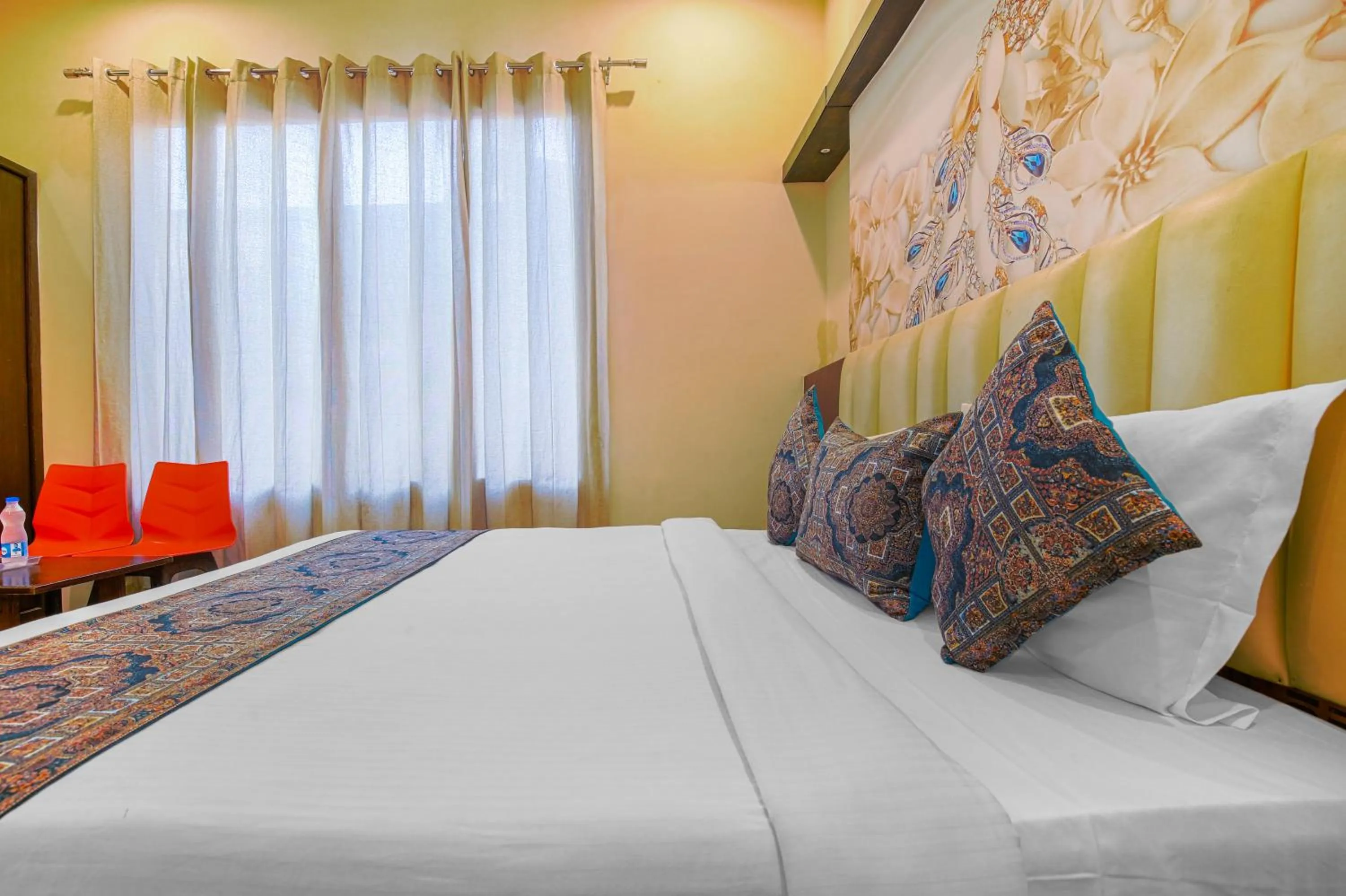 Bed in Hotel Crown, Near Golden temple