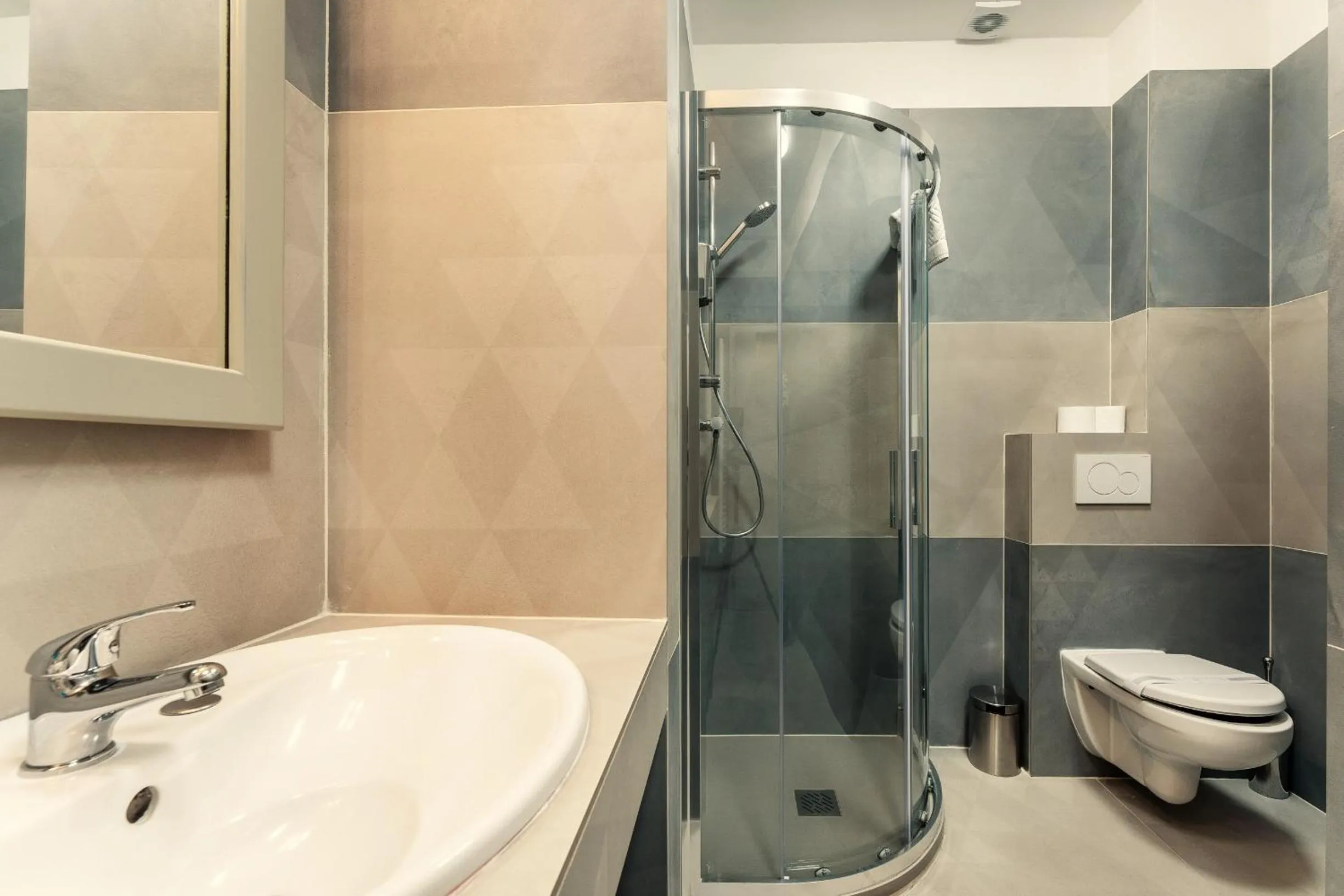 Toilet in Vincanto Rooms Old Town Prague1