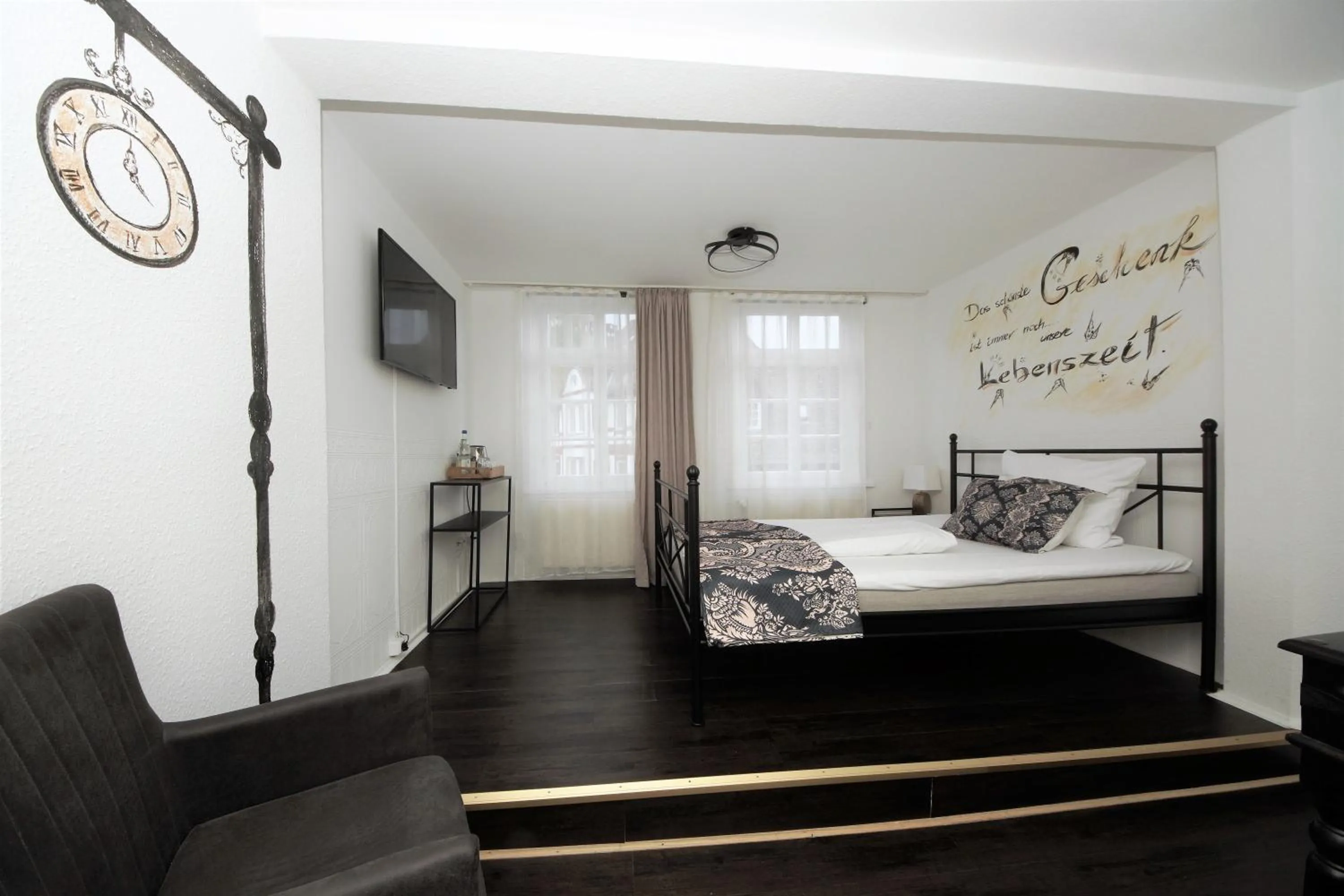 Living room, Bed in Liebezeit - ehemals Hotel Dillenburg