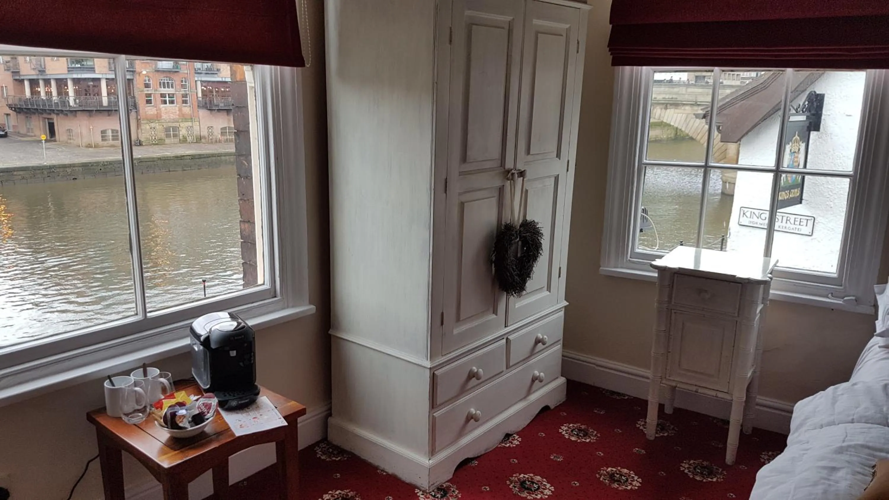 Bedroom in Lil's On The Waterfront