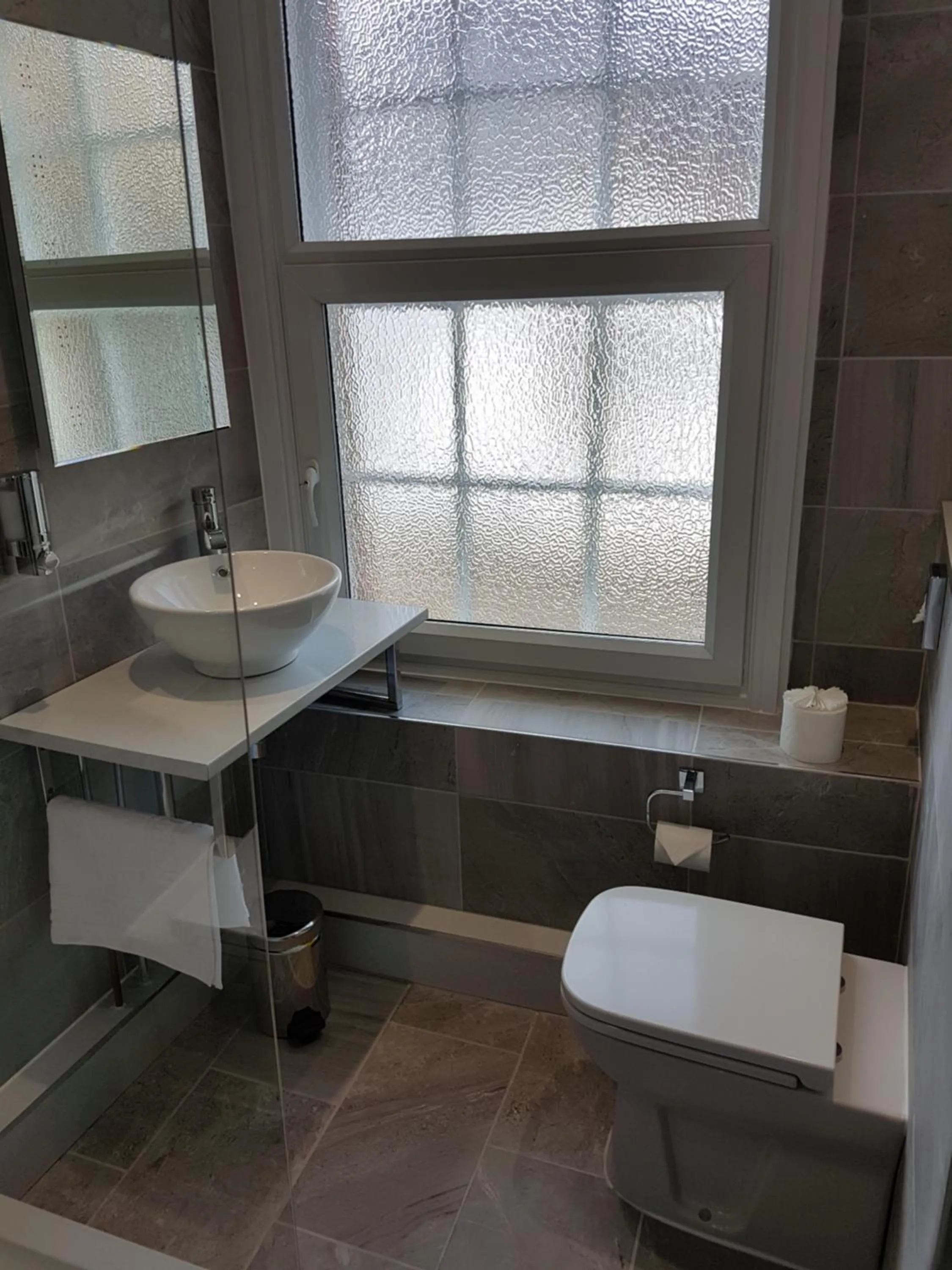 Lil's On The Waterfront