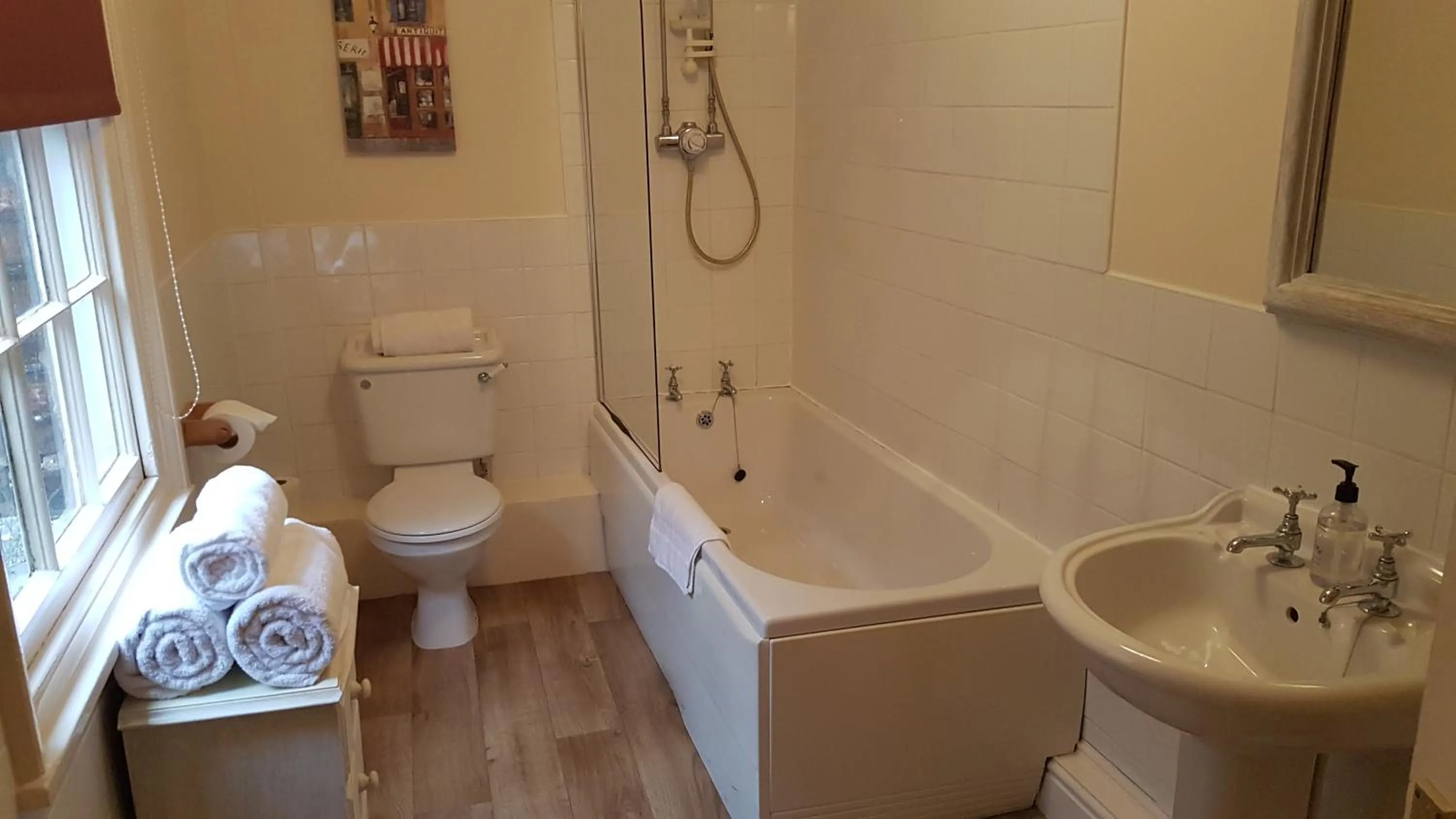 Bathroom in Lil's On The Waterfront