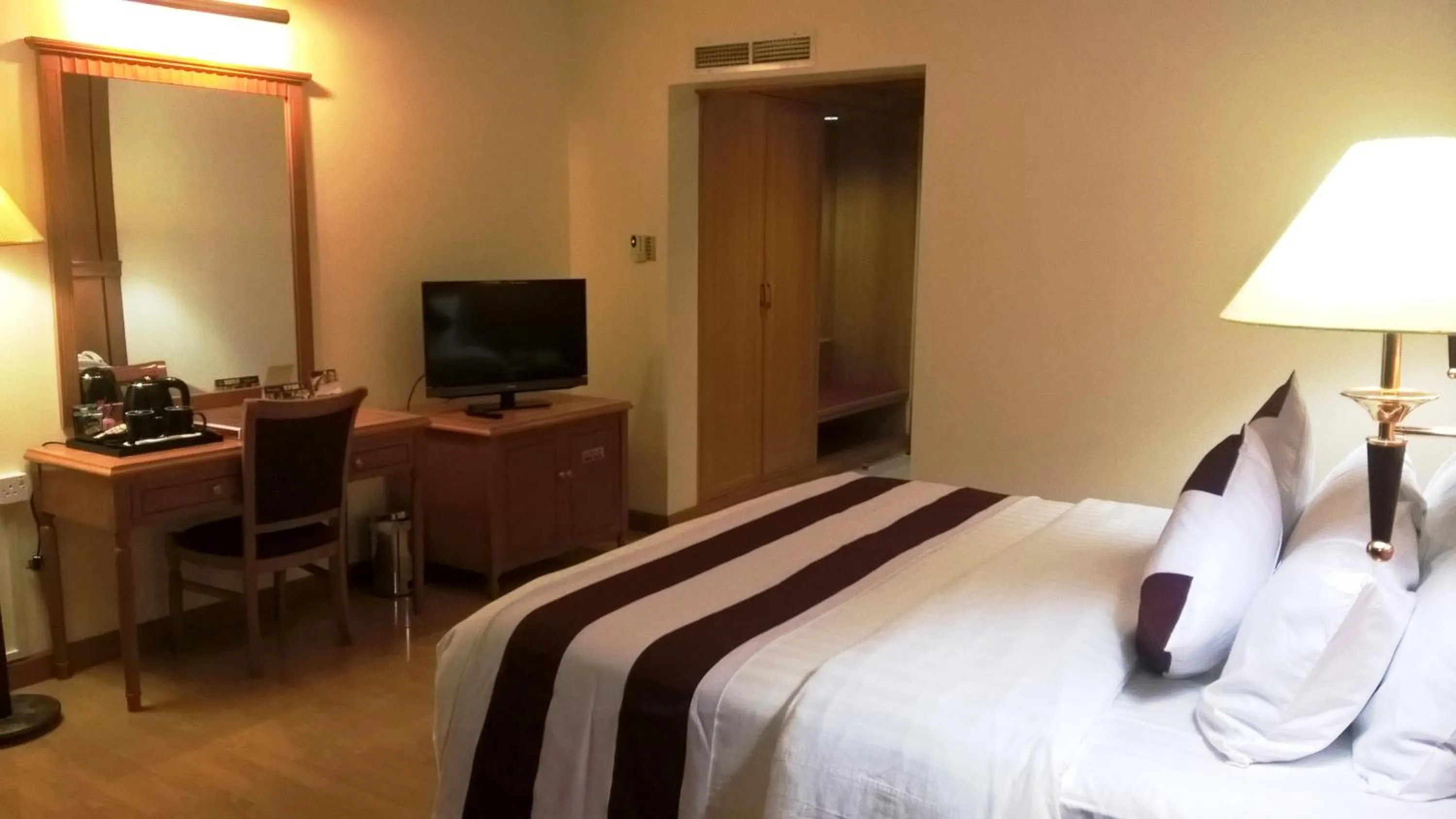 Bedroom in Swiss International Palace Hotel Manama