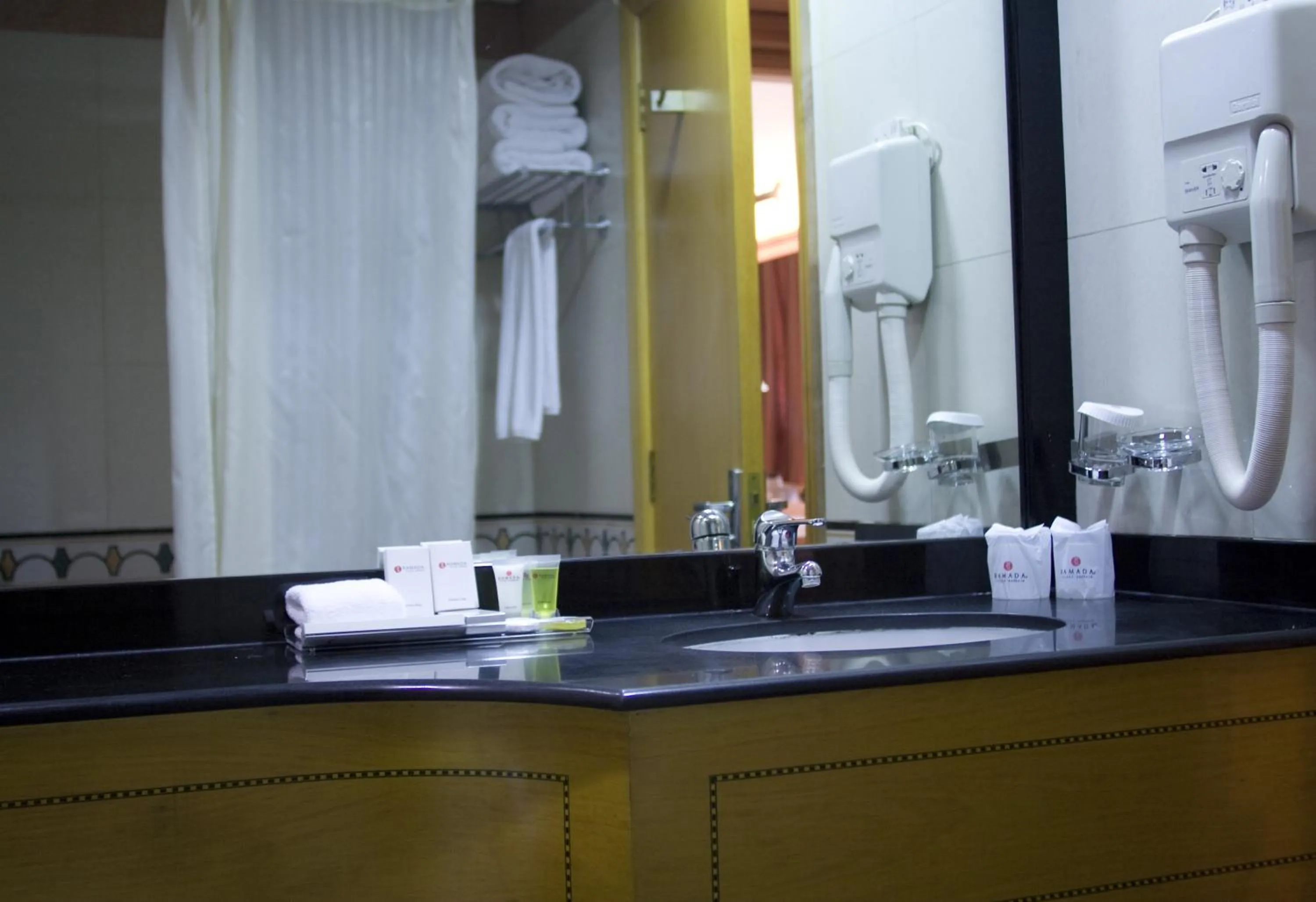 Shower in Swiss International Palace Hotel Manama