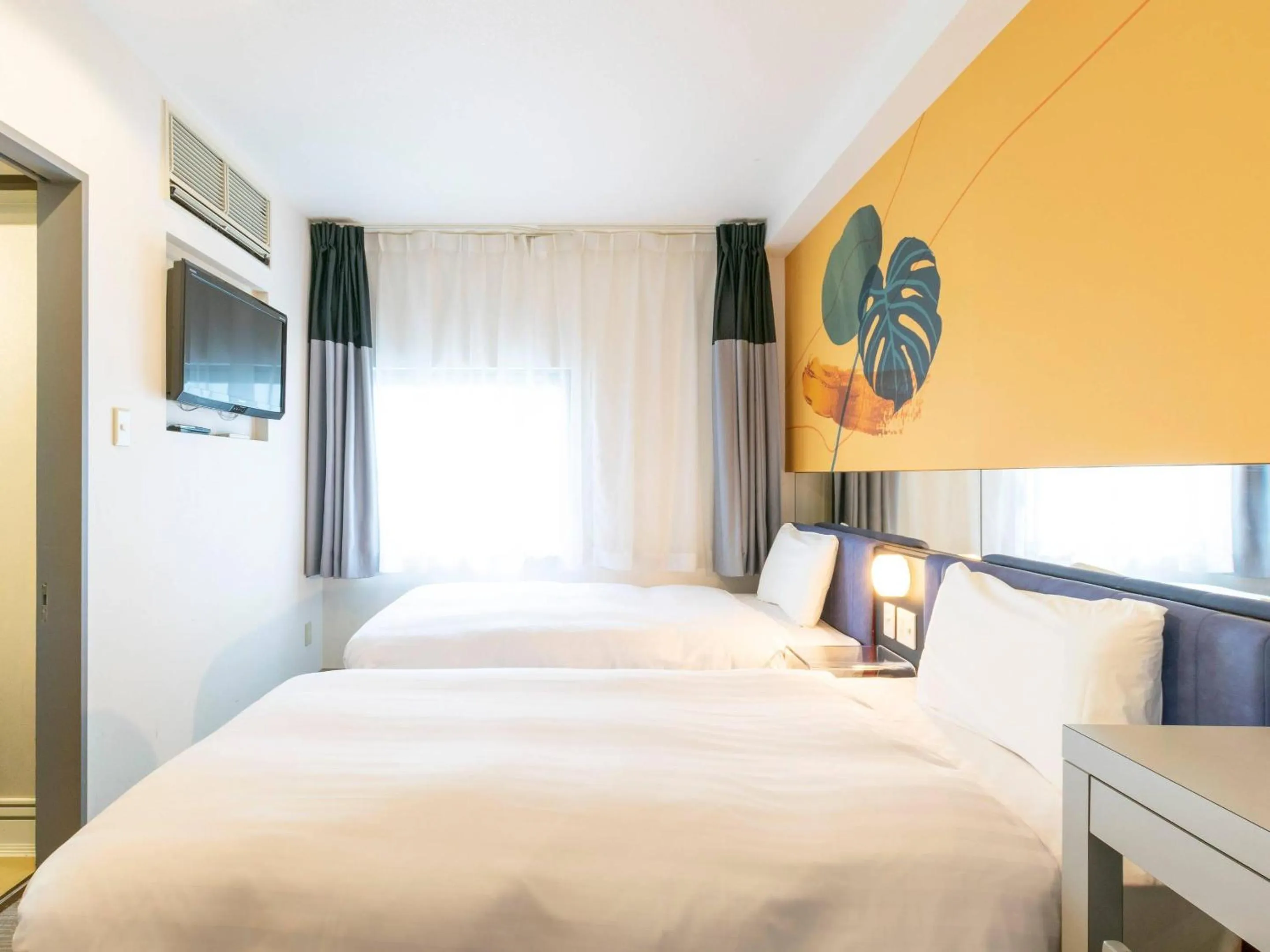 Bedroom, Bed in Comfort Inn Naha Tomari Port