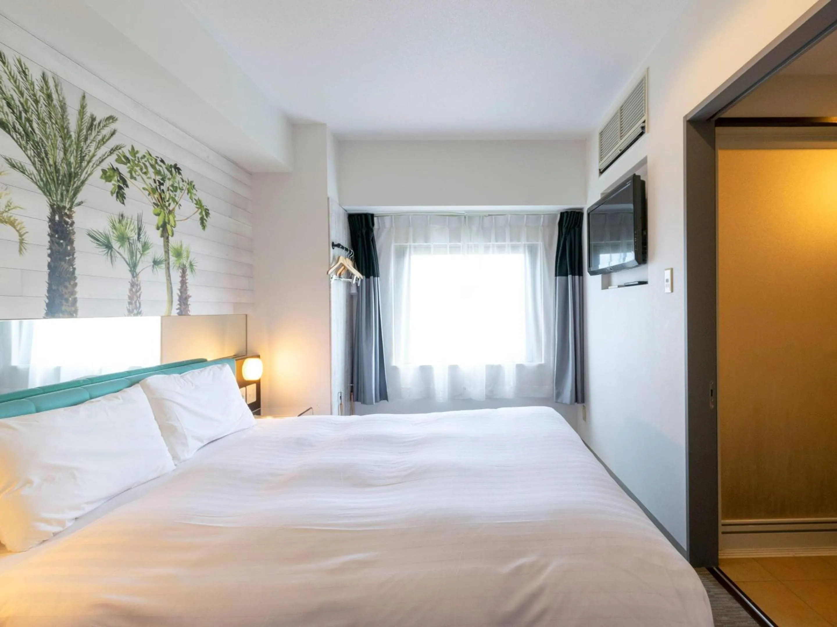 Bedroom, Bed in Comfort Inn Naha Tomari Port