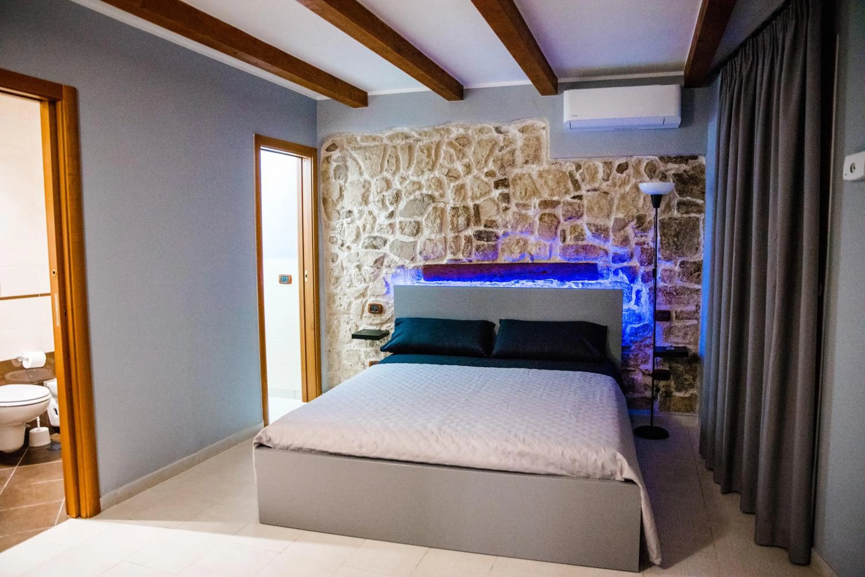 Photo of the whole room, Bed in Dimora L'Etual