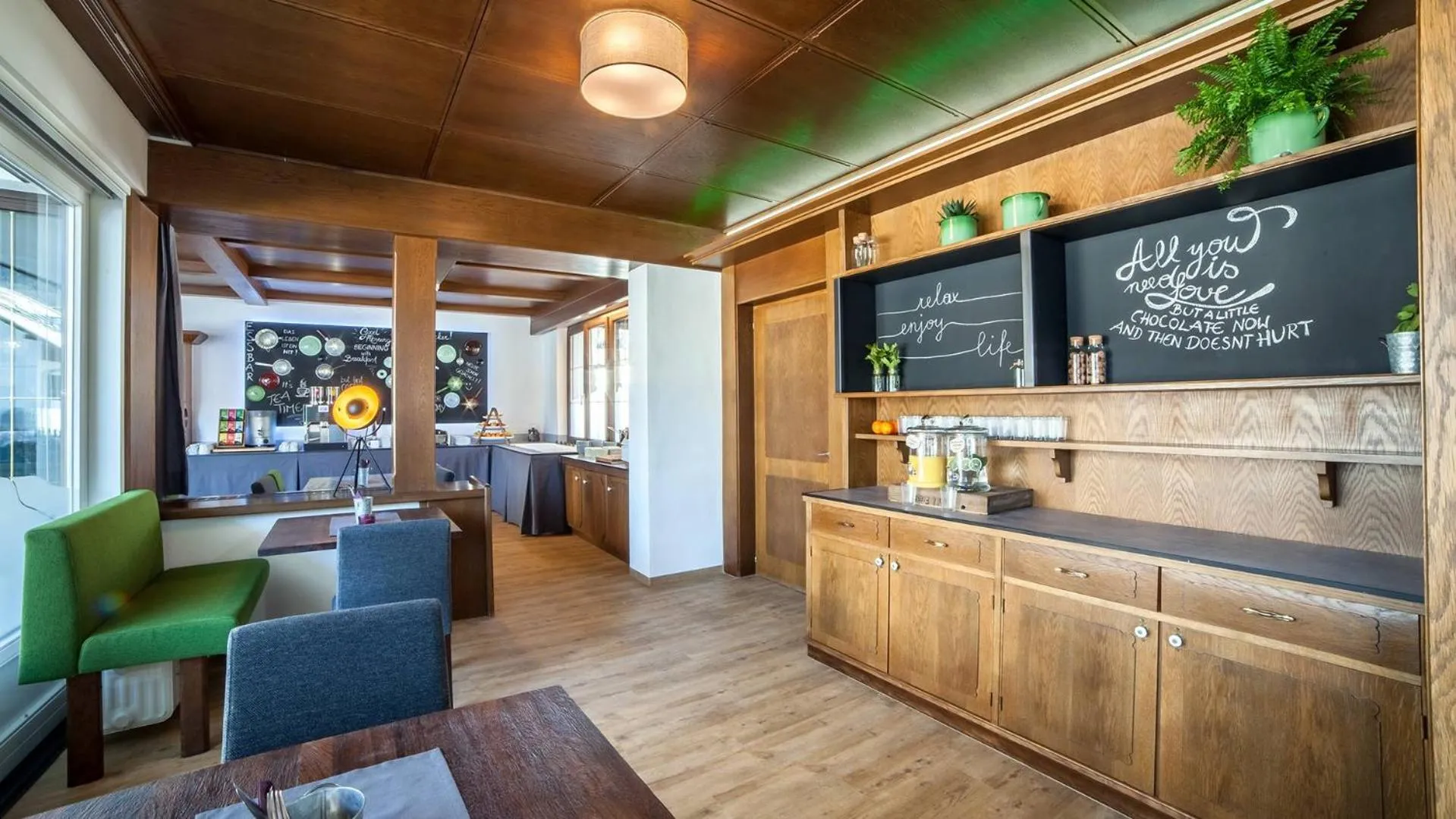 Restaurant/places to eat in Boutique Hotel Olympia B&B