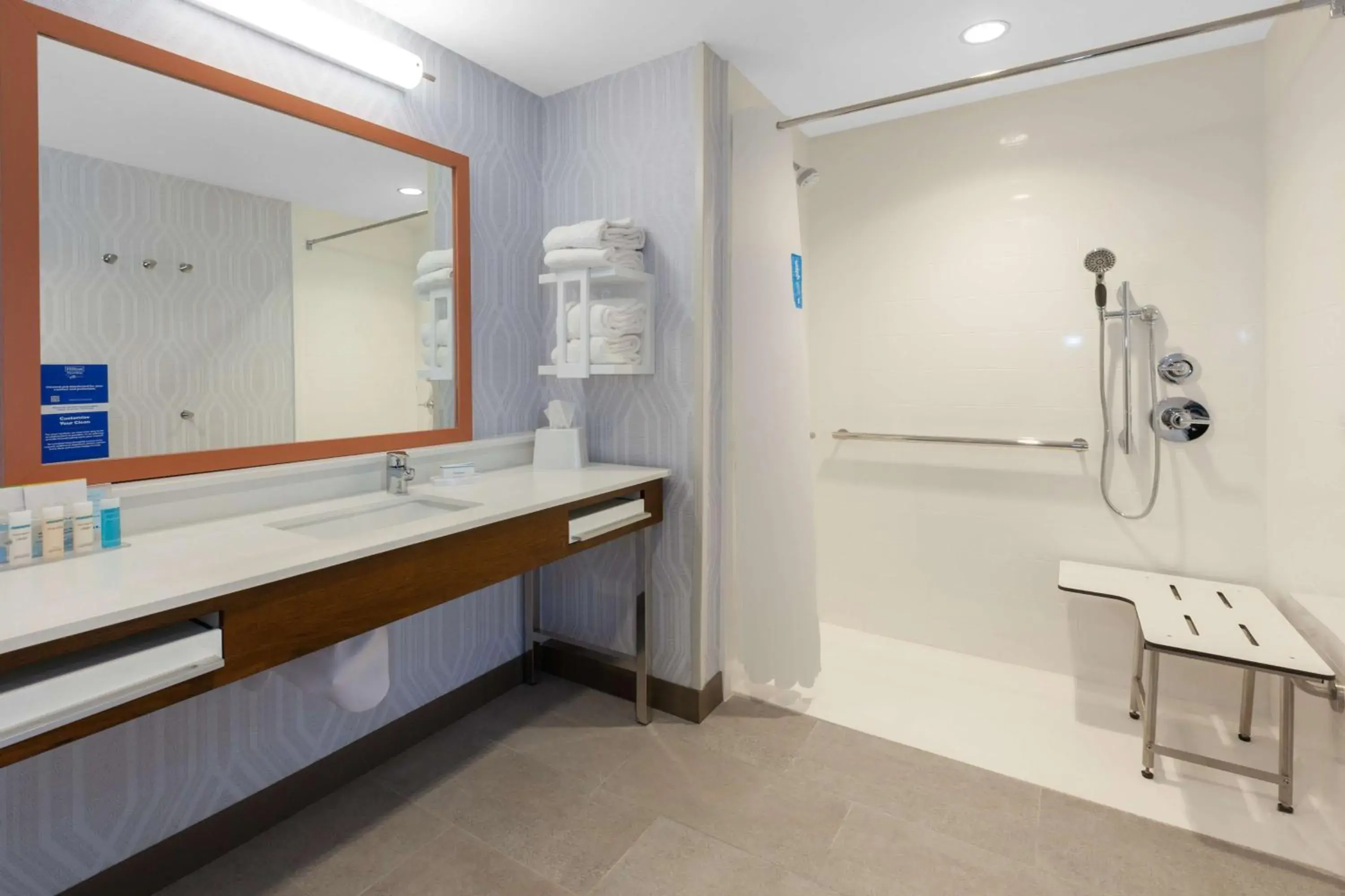 Bathroom in Hampton Inn & Suites Bloomfield Hills Detroit Bathroom in Hampton Inn & Suites Bloomfield Hills Detroit