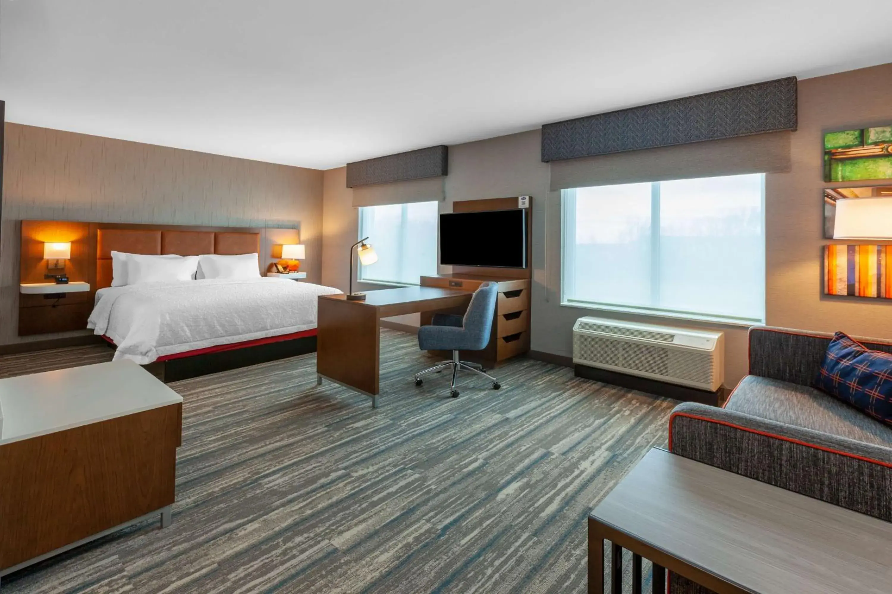 Bedroom, Bed in Hampton Inn & Suites Bloomfield Hills Detroit Bedroom, Bed in Hampton Inn & Suites Bloomfield Hills Detroit