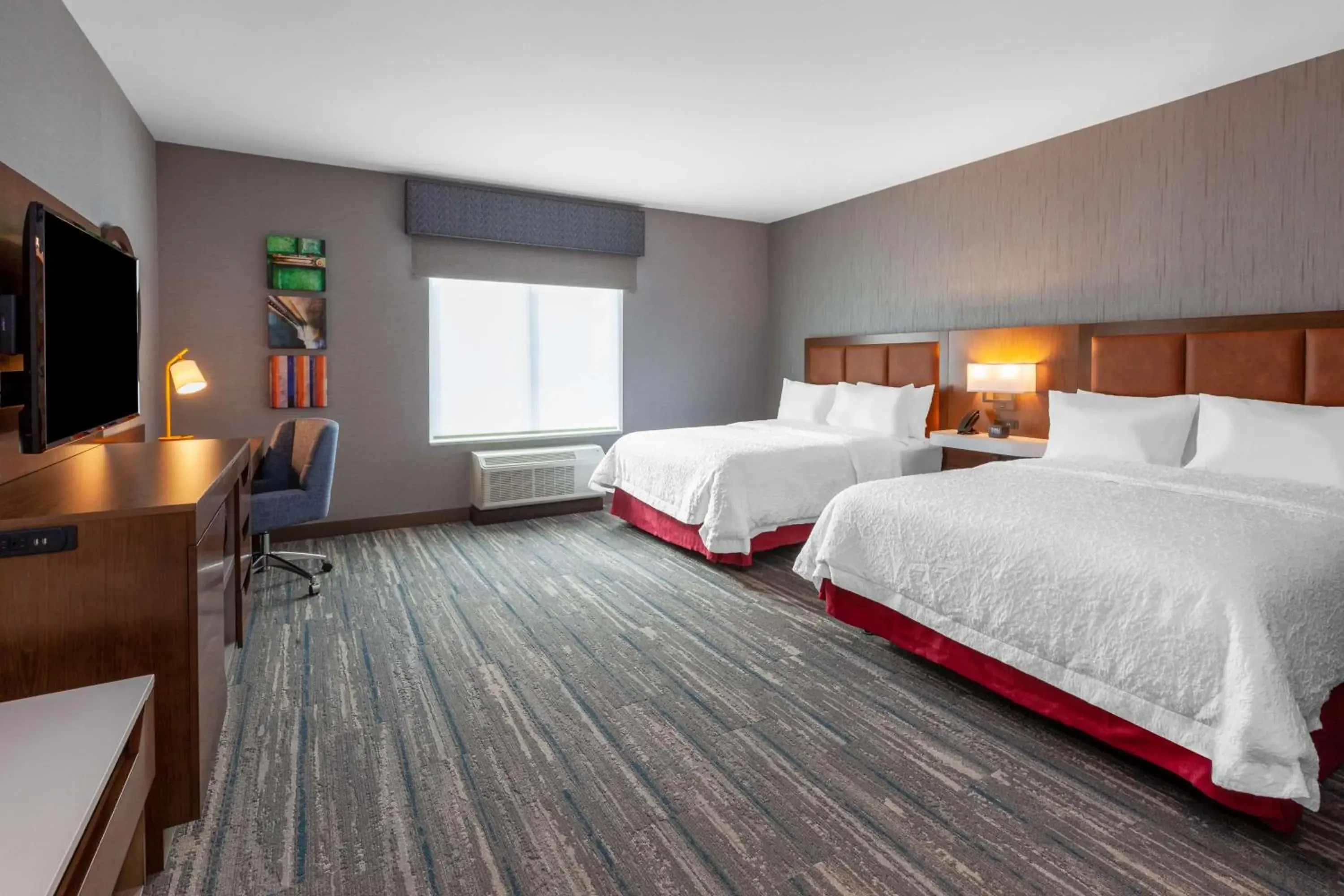 Bedroom, Bed in Hampton Inn & Suites Bloomfield Hills Detroit Bedroom, Bed in Hampton Inn & Suites Bloomfield Hills Detroit