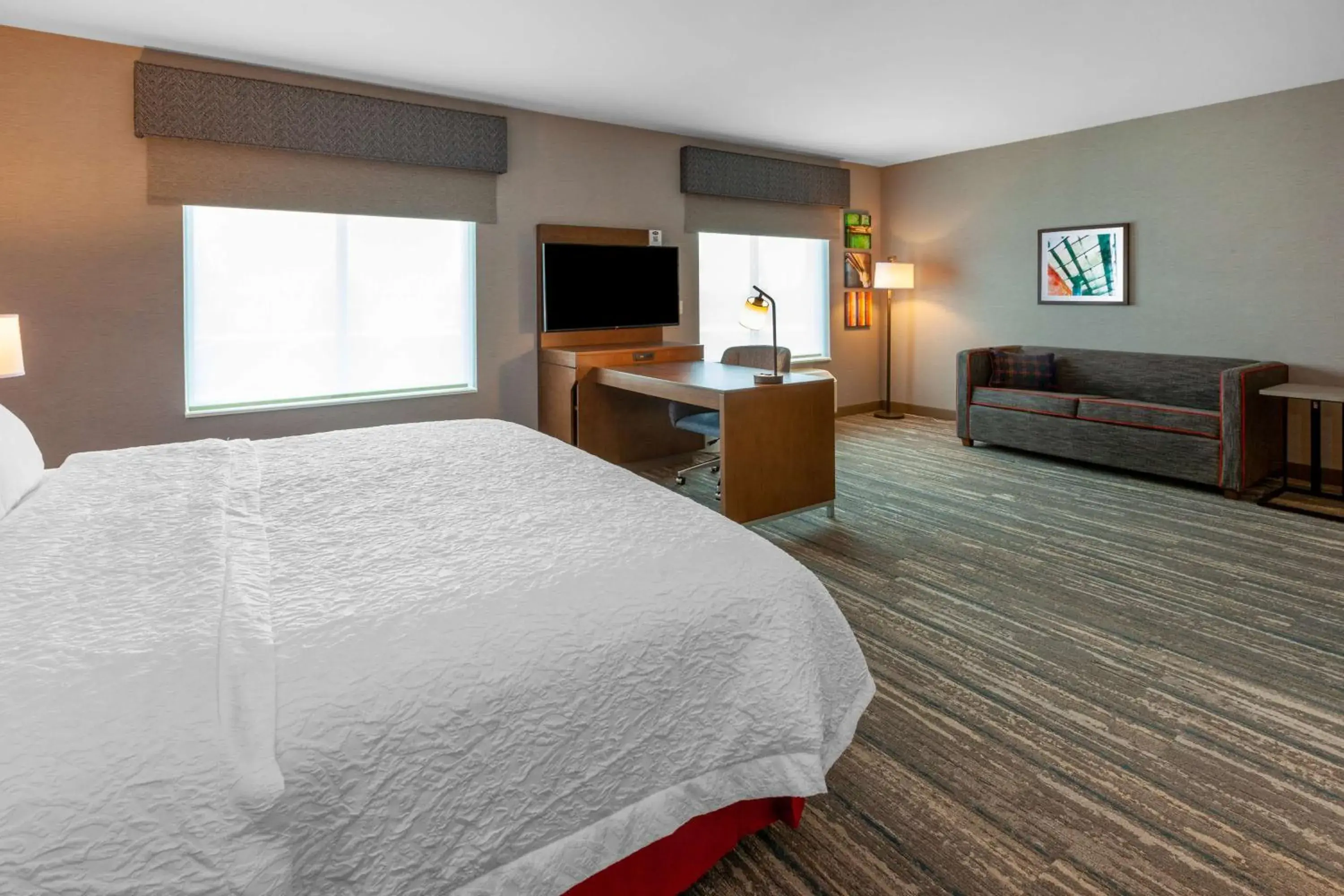 Bedroom, Bed in Hampton Inn & Suites Bloomfield Hills Detroit Bedroom, Bed in Hampton Inn & Suites Bloomfield Hills Detroit