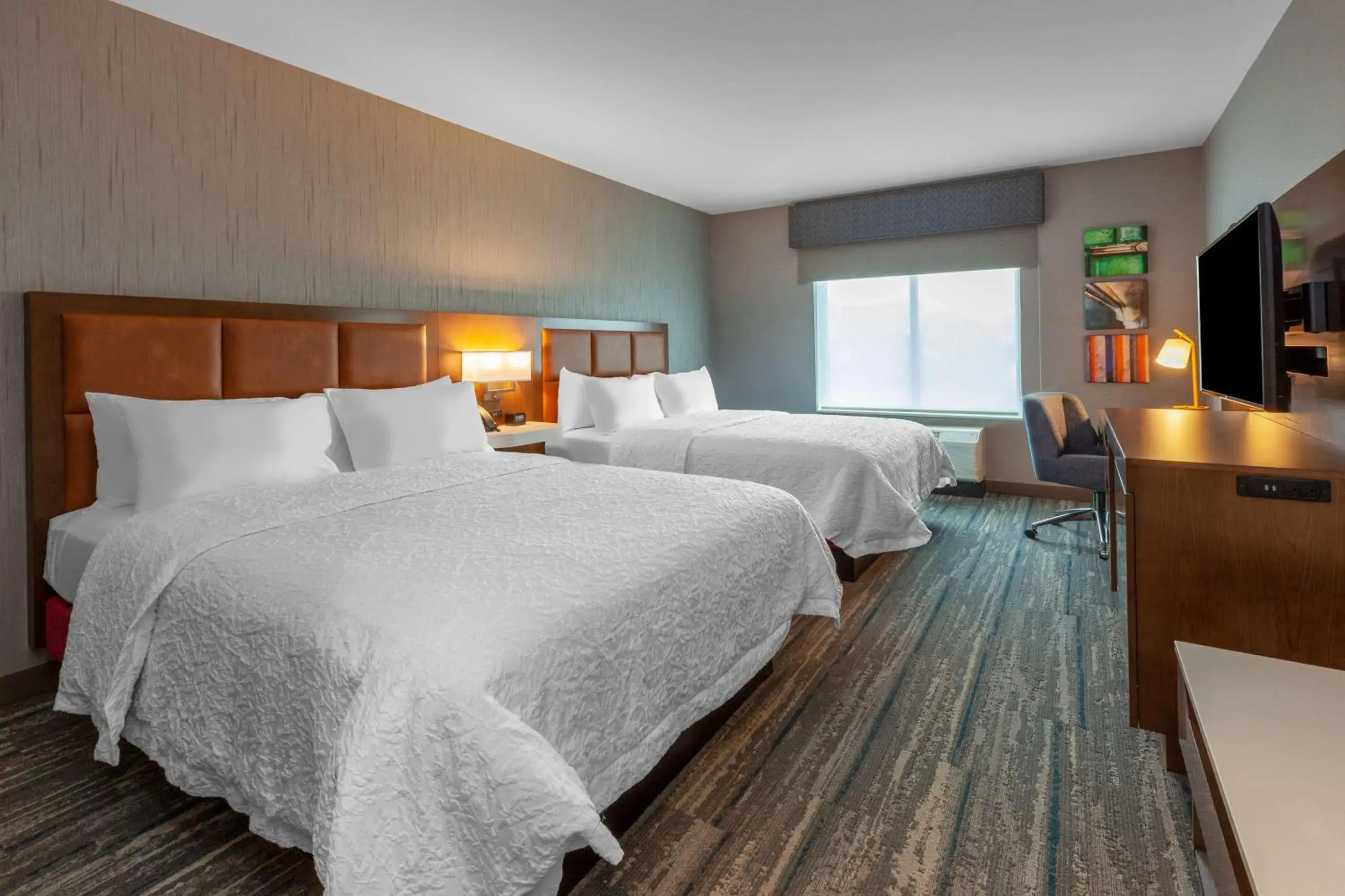 Bedroom, Bed in Hampton Inn & Suites Bloomfield Hills Detroit Bedroom, Bed in Hampton Inn & Suites Bloomfield Hills Detroit