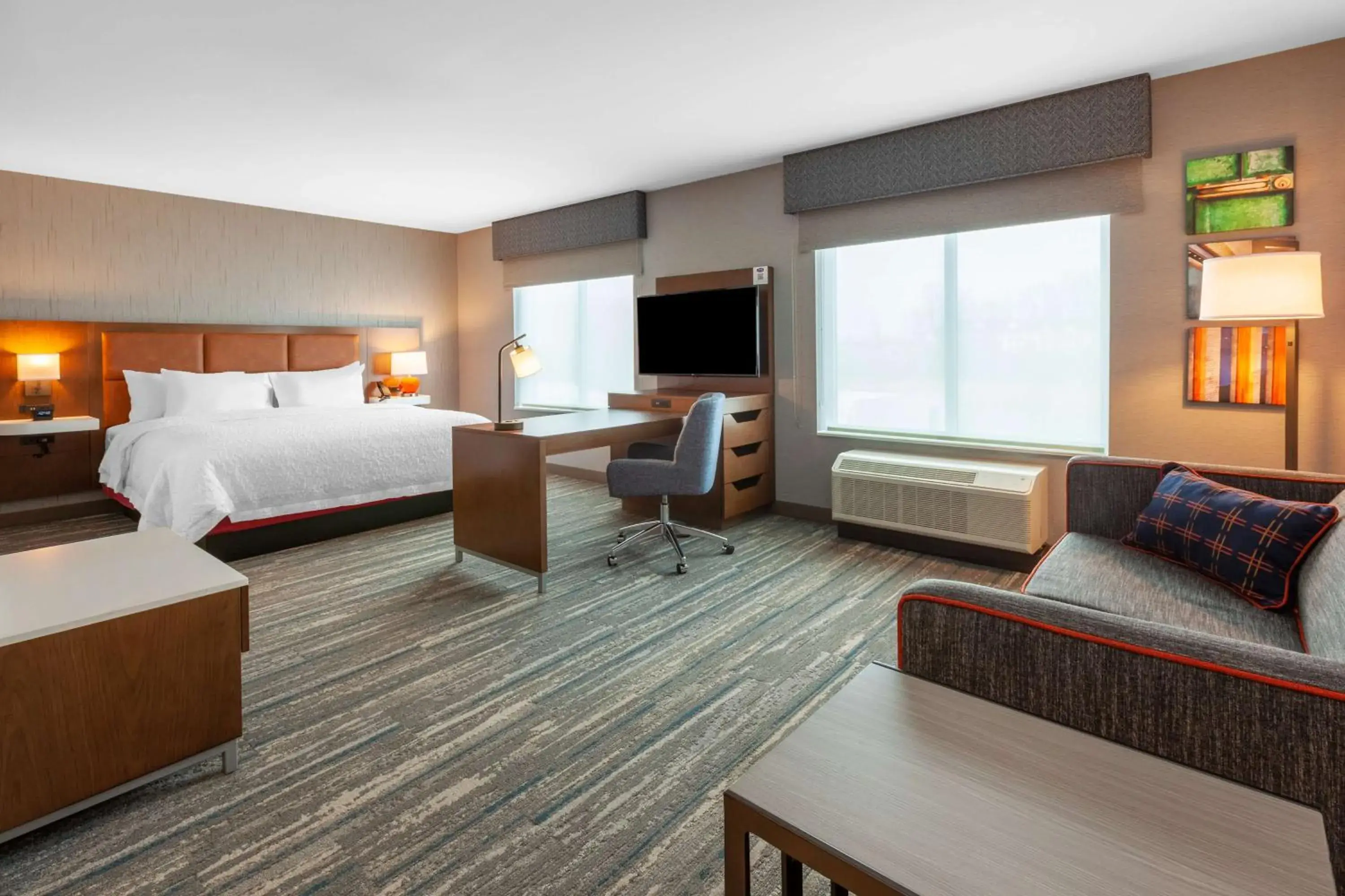 Bedroom, Bed in Hampton Inn & Suites Bloomfield Hills Detroit Bedroom, Bed in Hampton Inn & Suites Bloomfield Hills Detroit