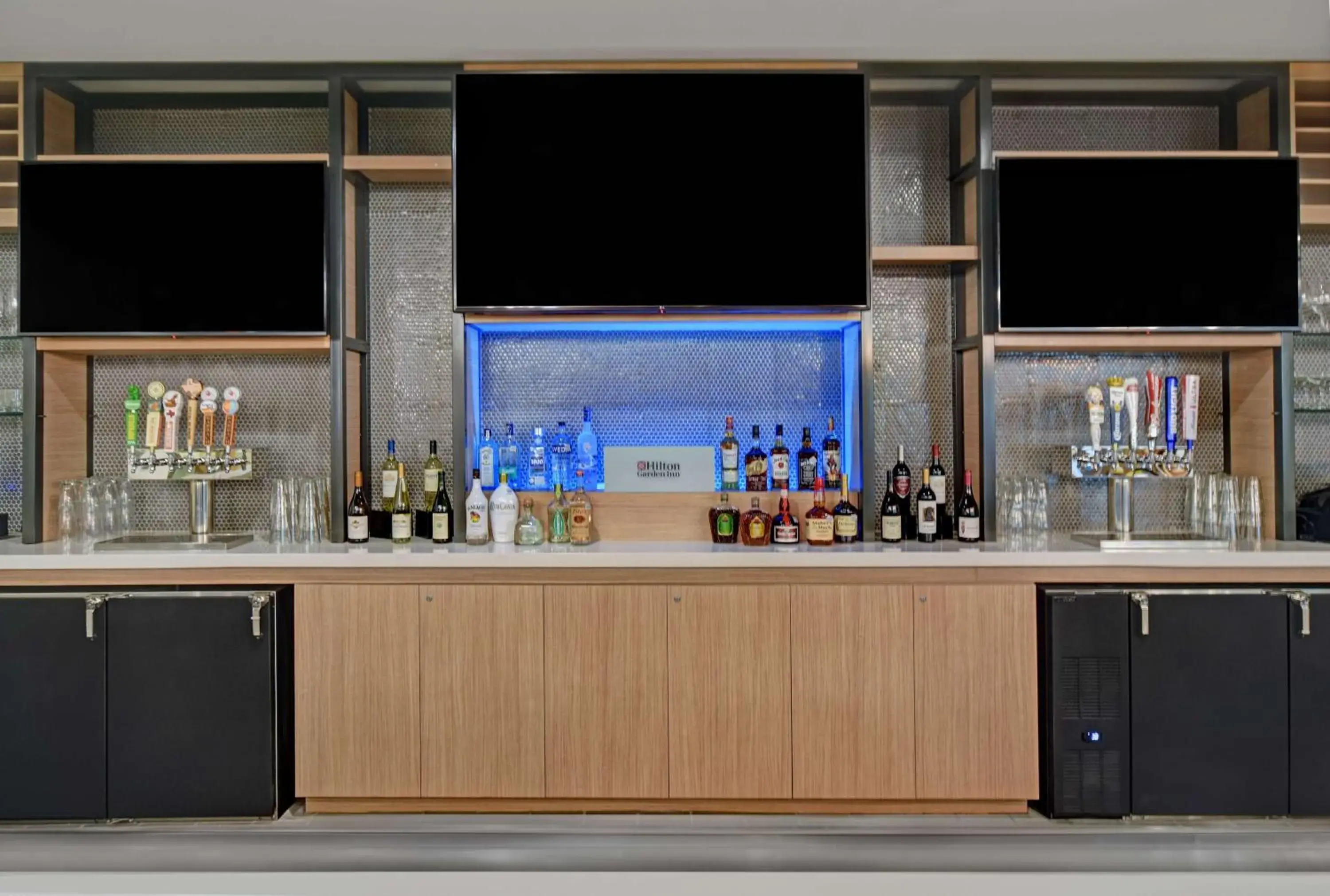 Lounge or bar in Hilton Garden Inn Houston Medical Center, TX Lounge or bar in Hilton Garden Inn Houston Medical Center, TX