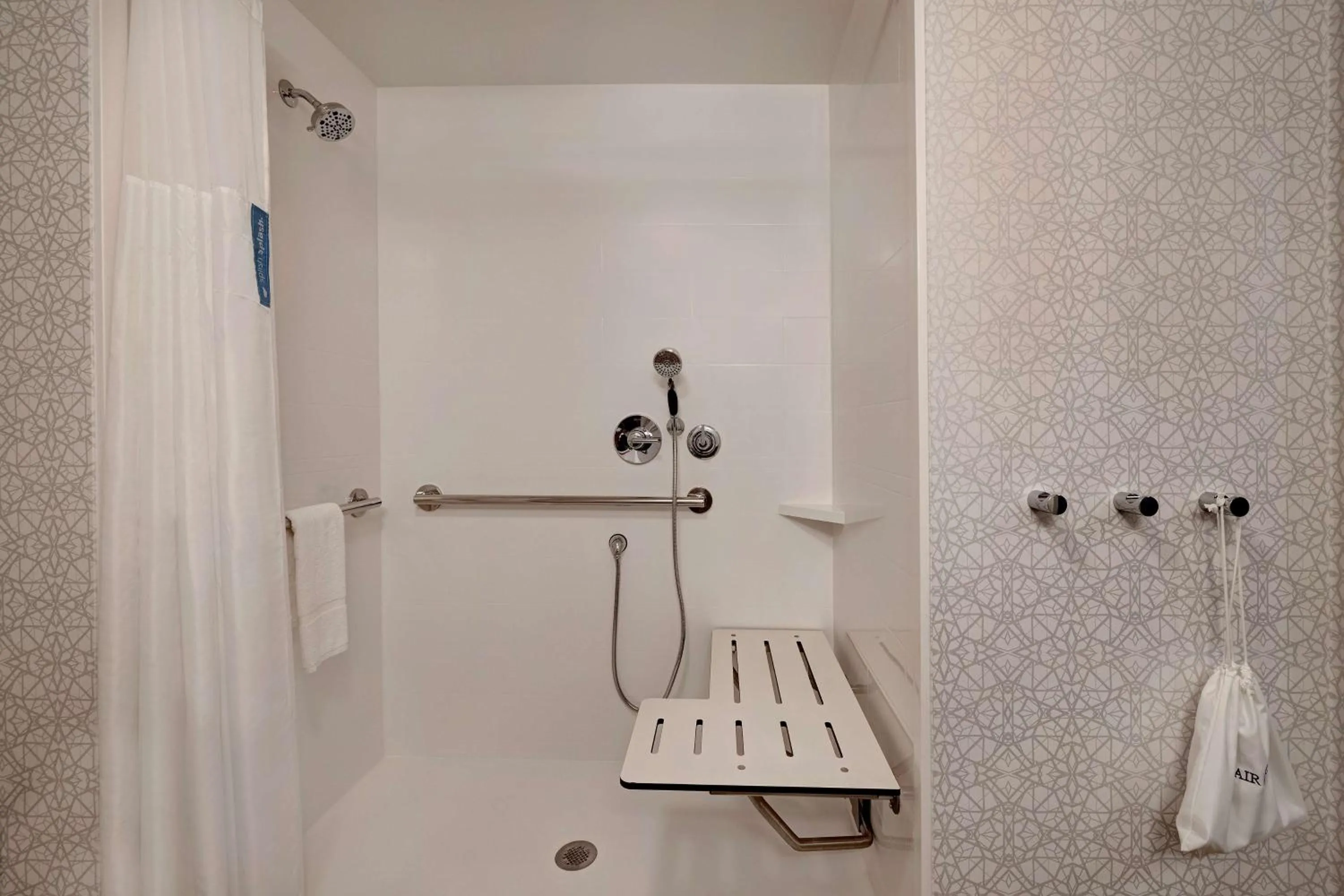 Bathroom in Hampton Inn Crown Point, In