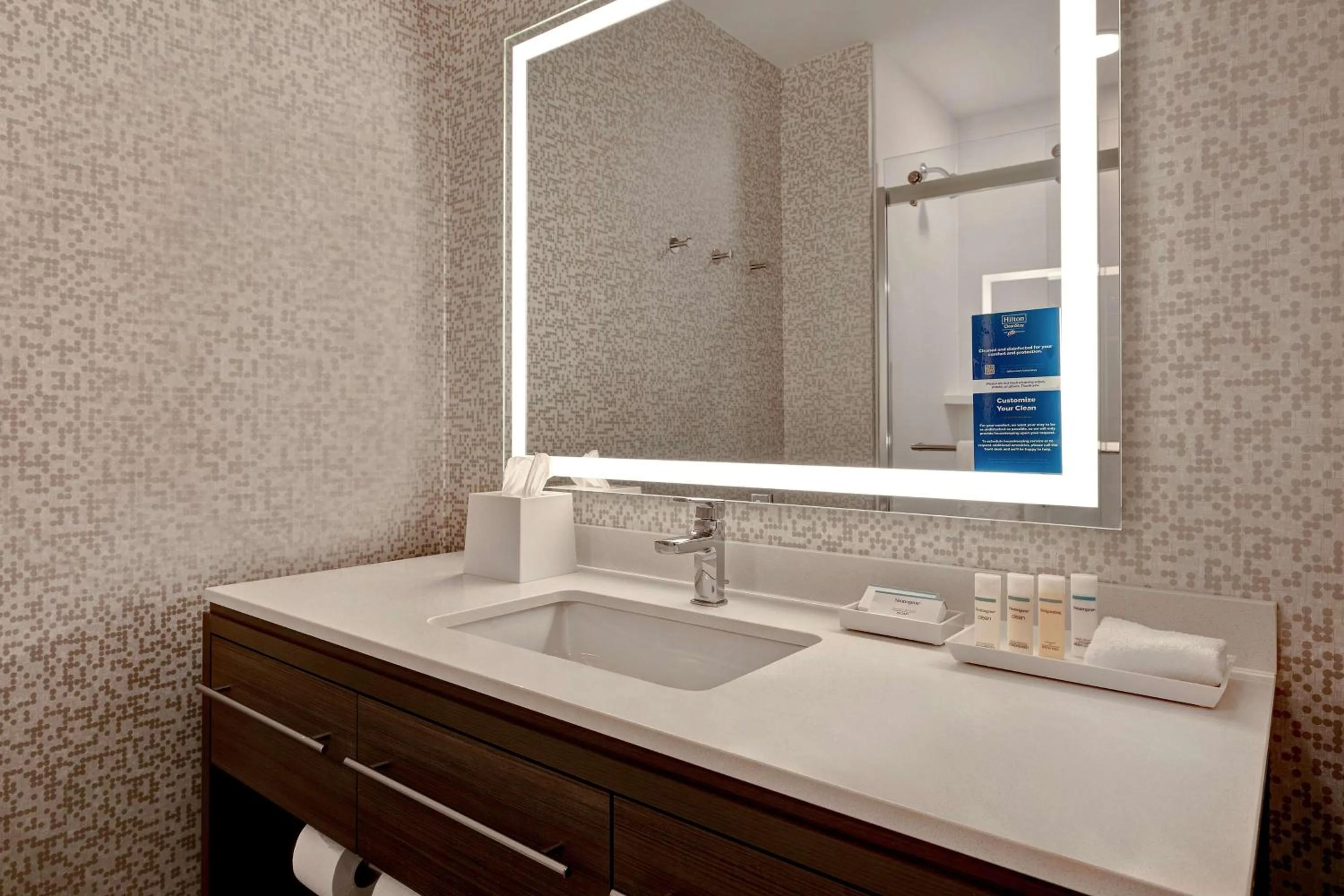 Bathroom in Home2 Suites By Hilton Lincolnshire Chicago