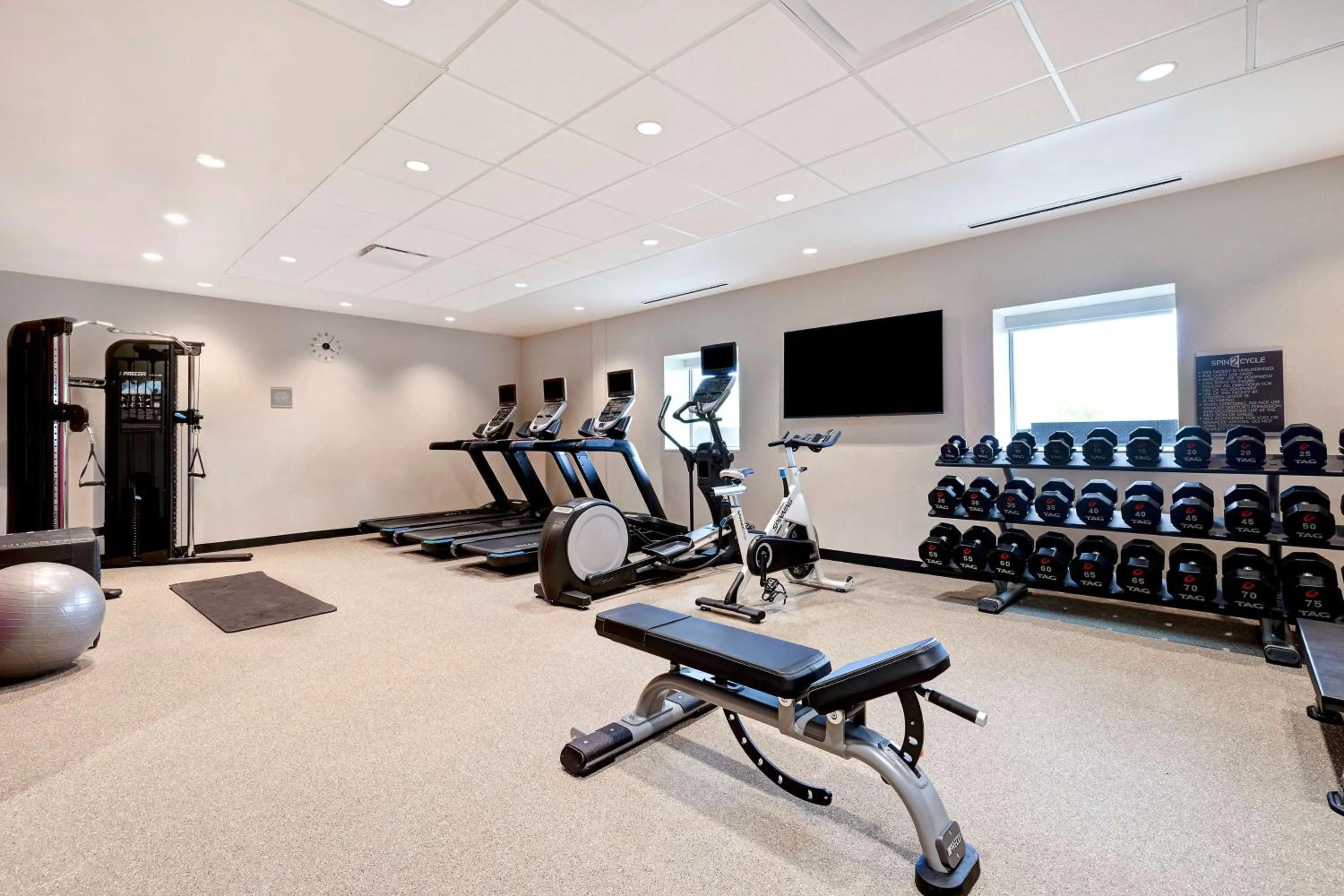 Fitness centre/facilities in Home2 Suites By Hilton Lincolnshire Chicago