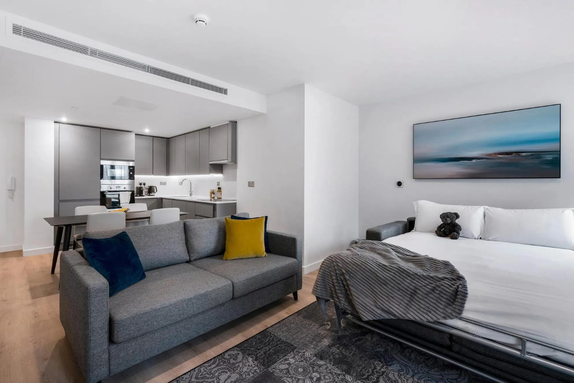 Living room, Bed in CitySuites 2 Aparthotel