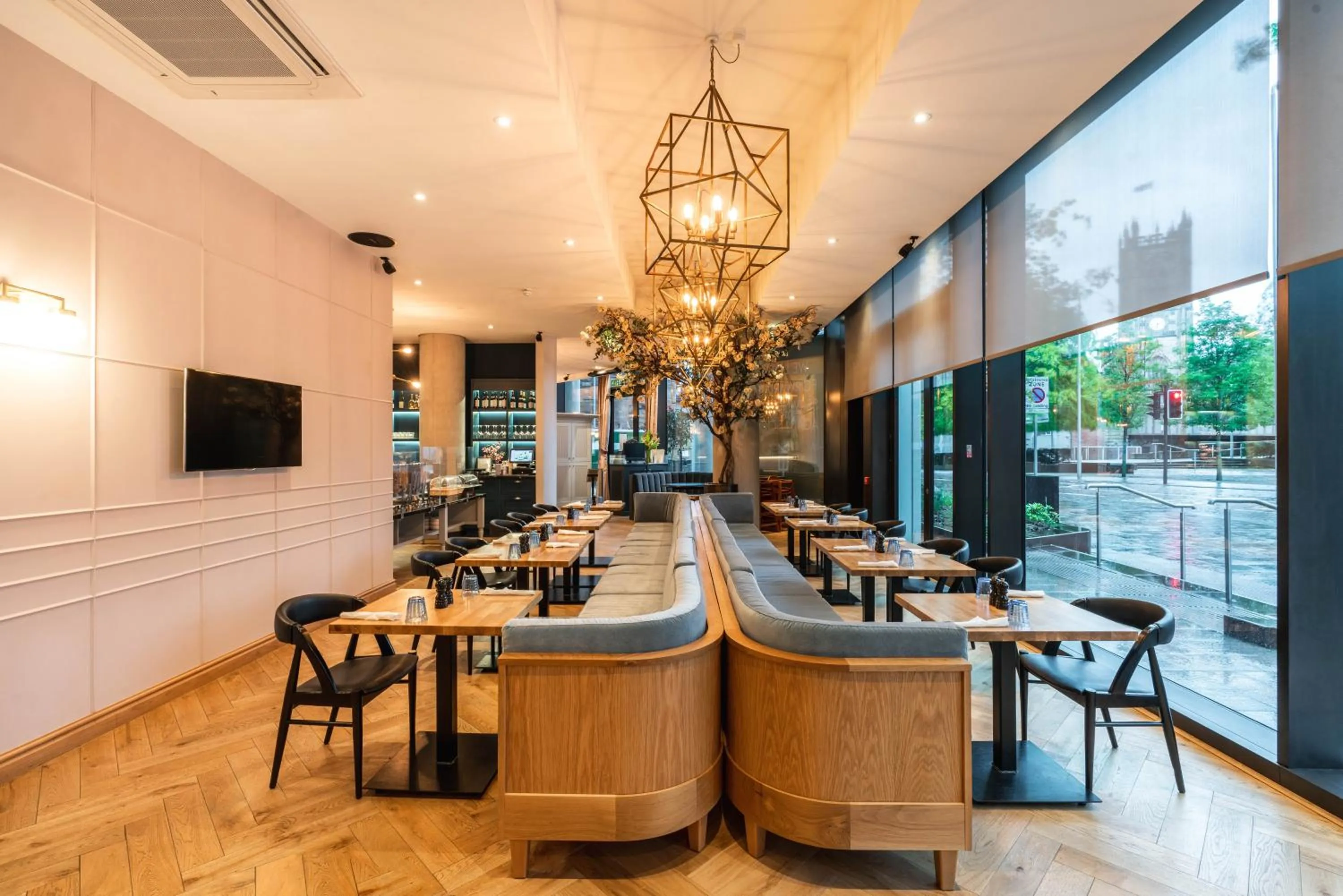 Restaurant/places to eat in CitySuites 2 Aparthotel