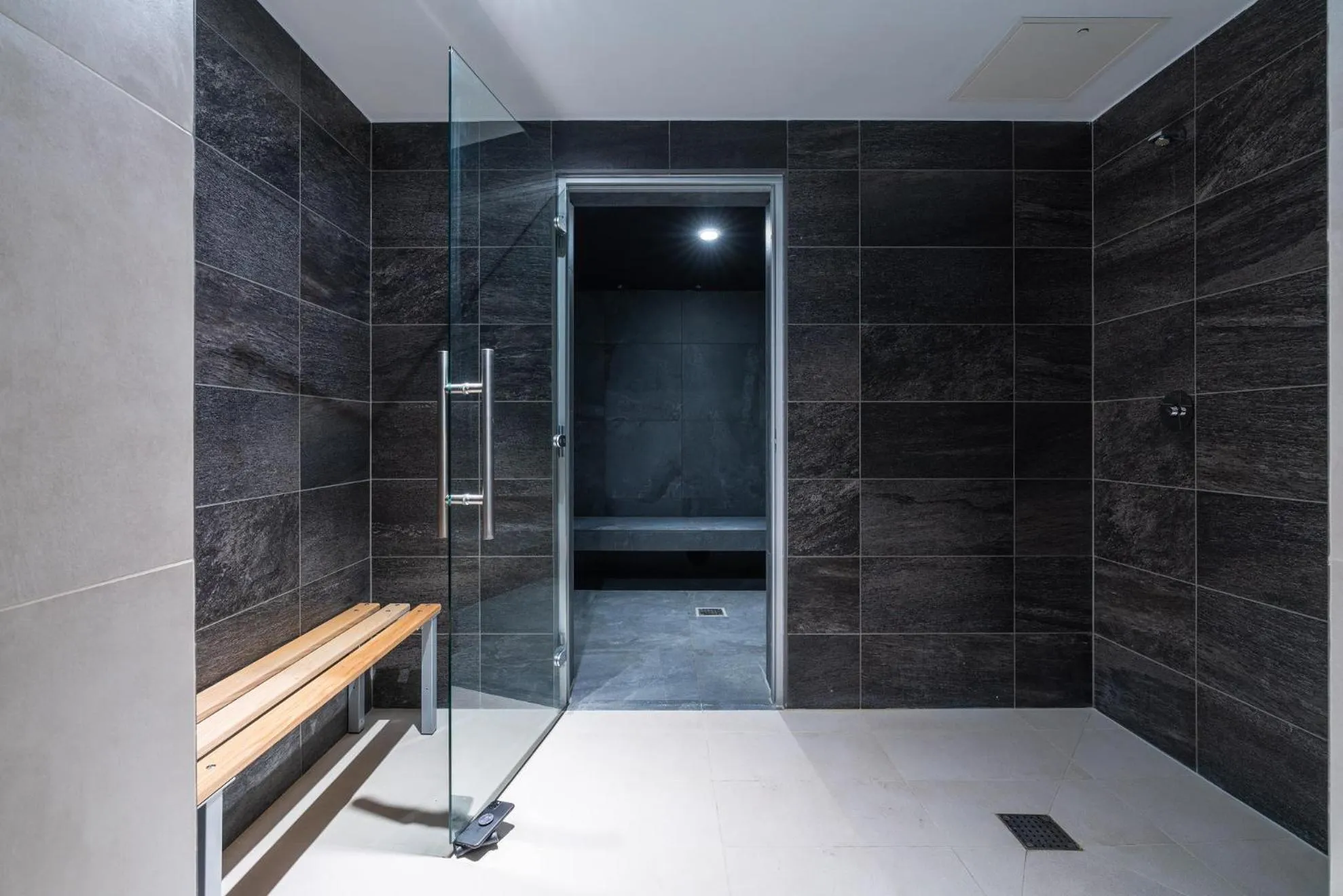 Steam room in CitySuites 2 Aparthotel