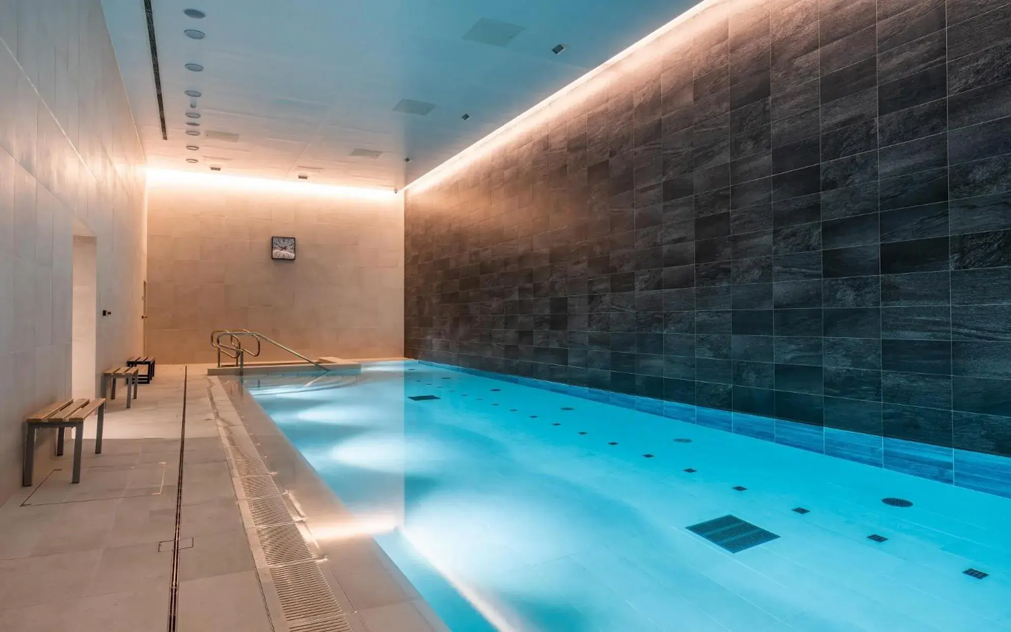 Swimming pool in CitySuites 2 Aparthotel Swimming pool in CitySuites 2 Aparthotel