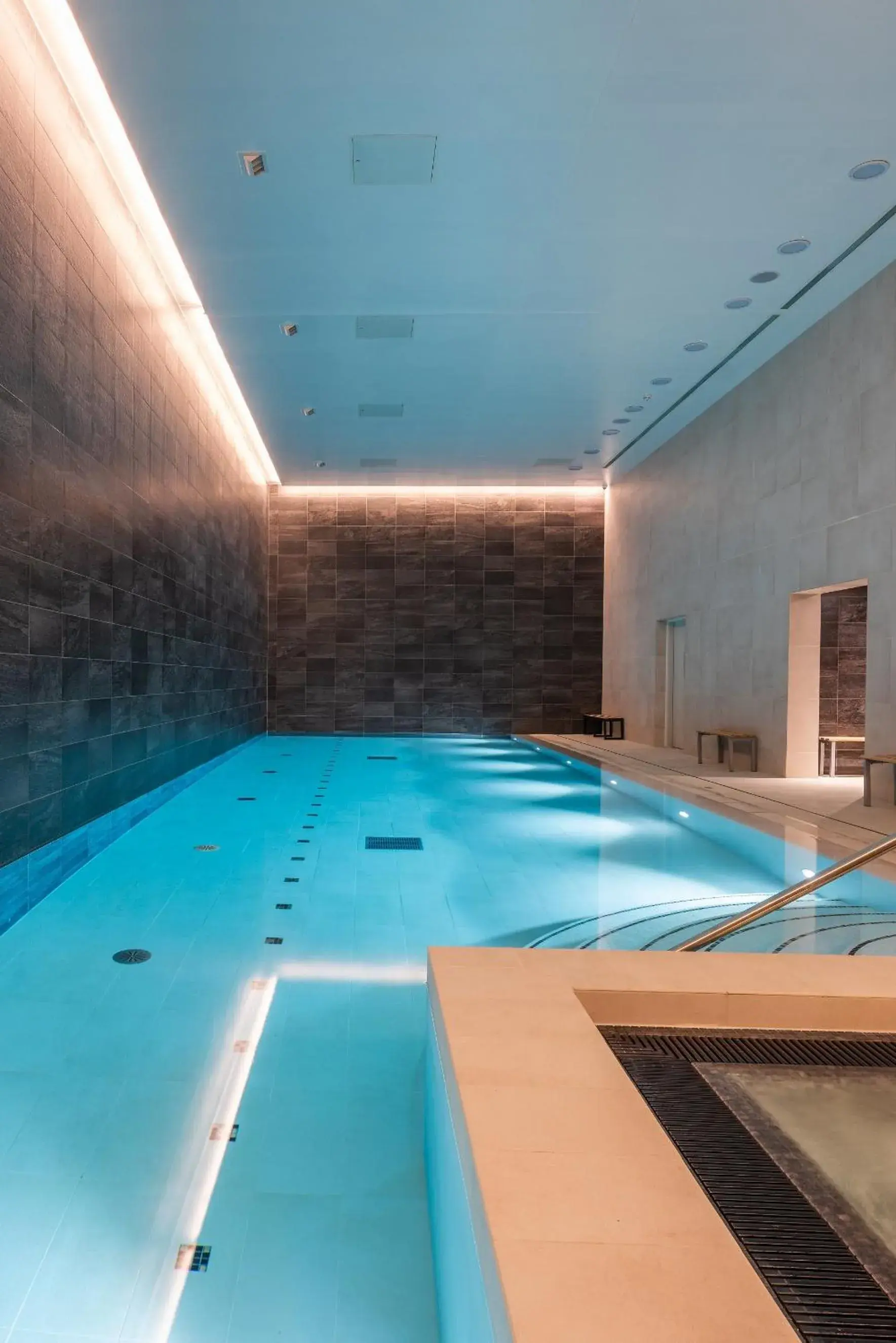 Swimming pool in CitySuites 2 Aparthotel Swimming pool in CitySuites 2 Aparthotel