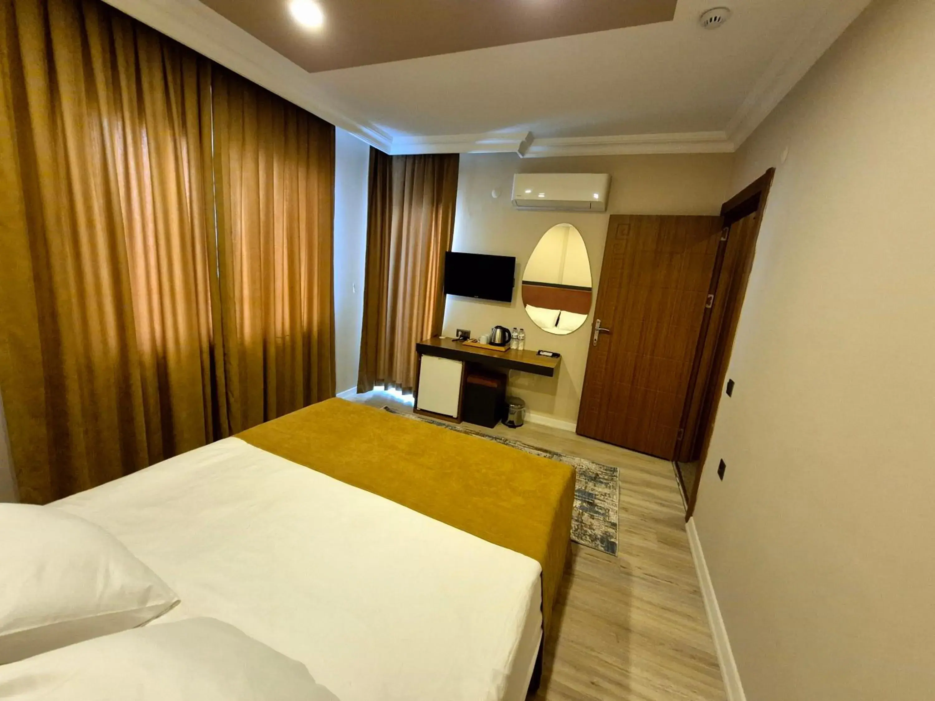Photo of the whole room, Bed in Toprak Apart Otel Photo of the whole room, Bed in Toprak Apart Otel