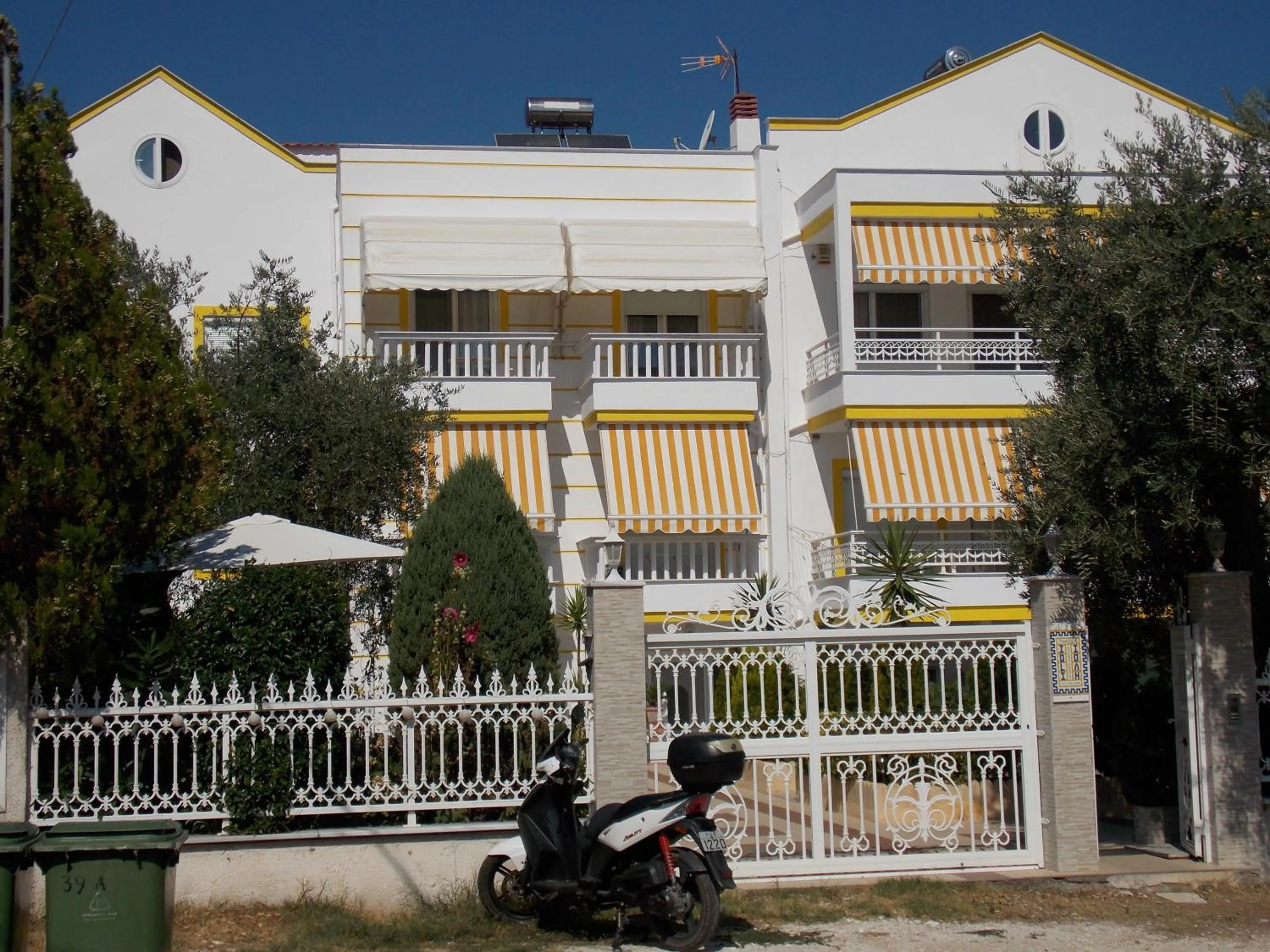 Ioli Apartments