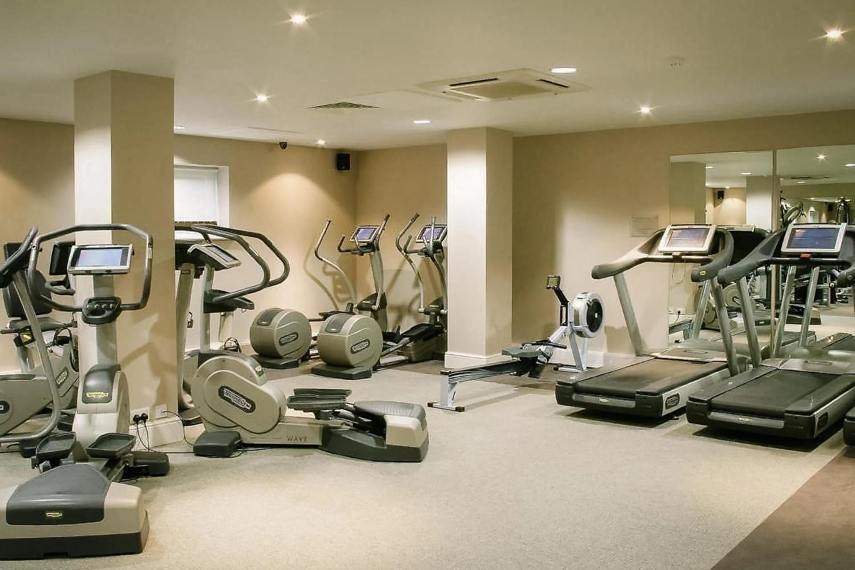The Den - The White House Windermere - Off-Site Health Club & Spa 2 minute walk away