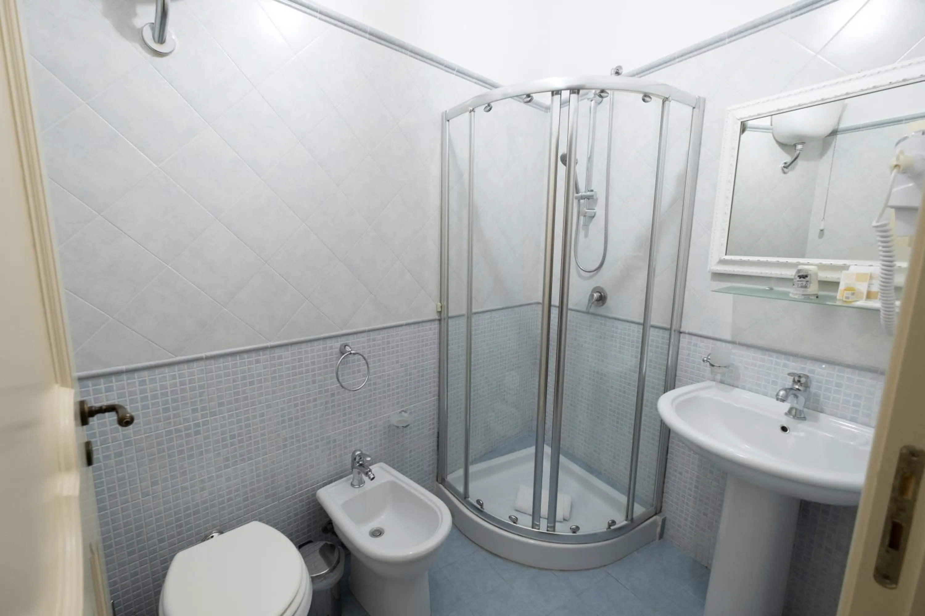 Bathroom in Hotel Borgo di Ciàula