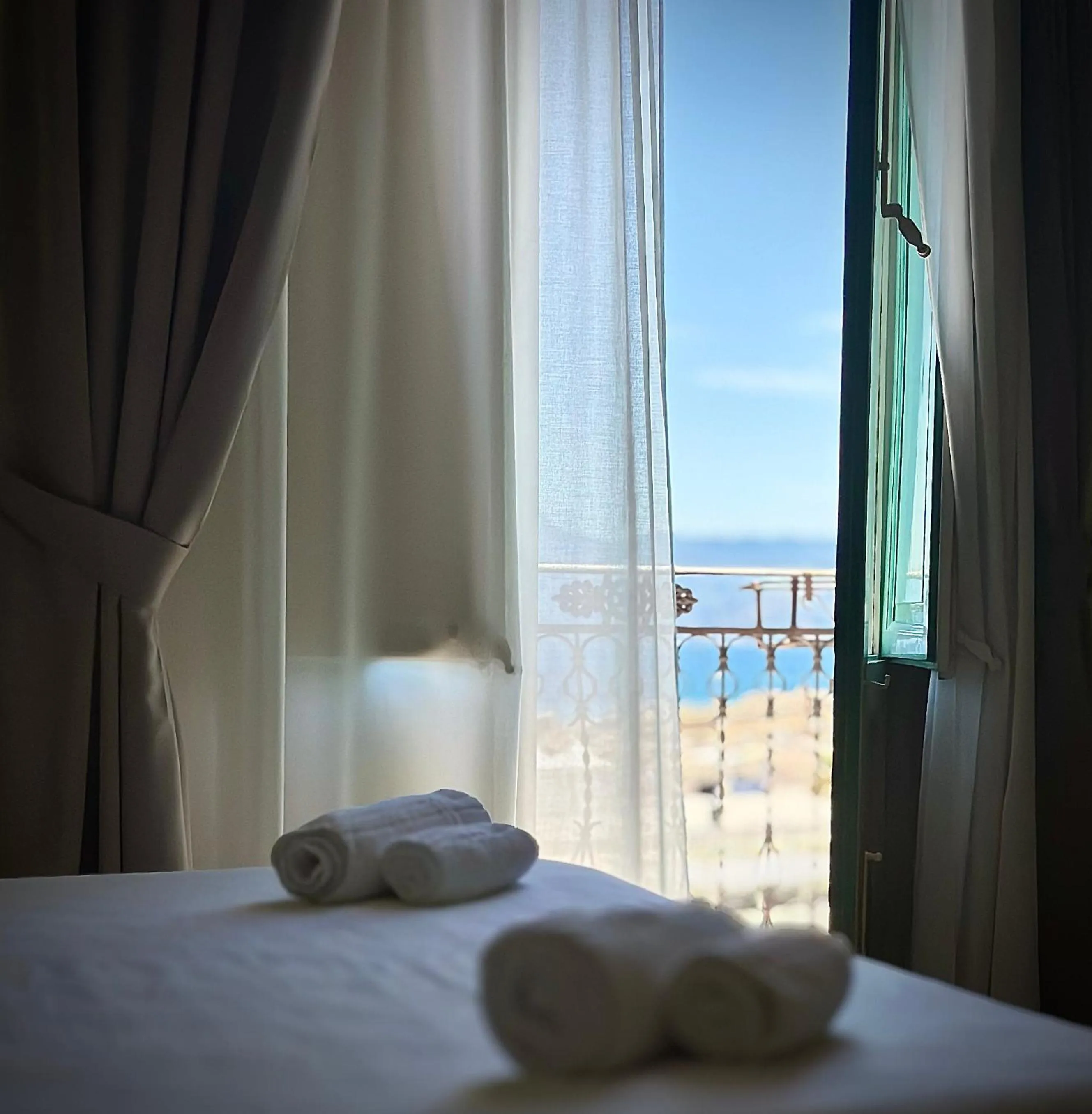 View (from property/room), Bed in Hotel Borgo di Ciàula