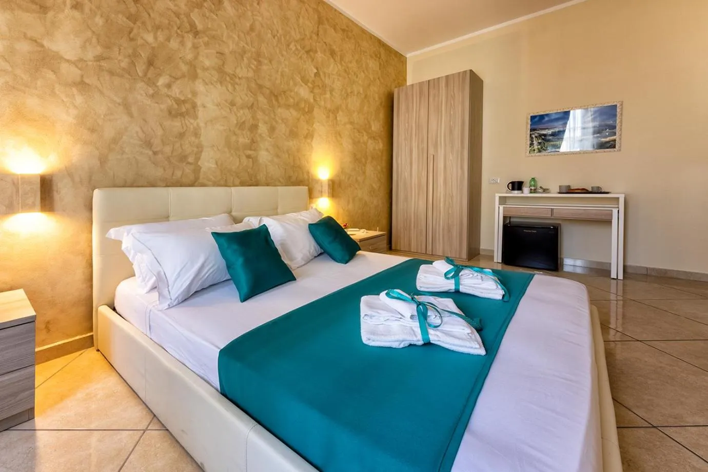 Photo of the whole room, Bed in Re Diego