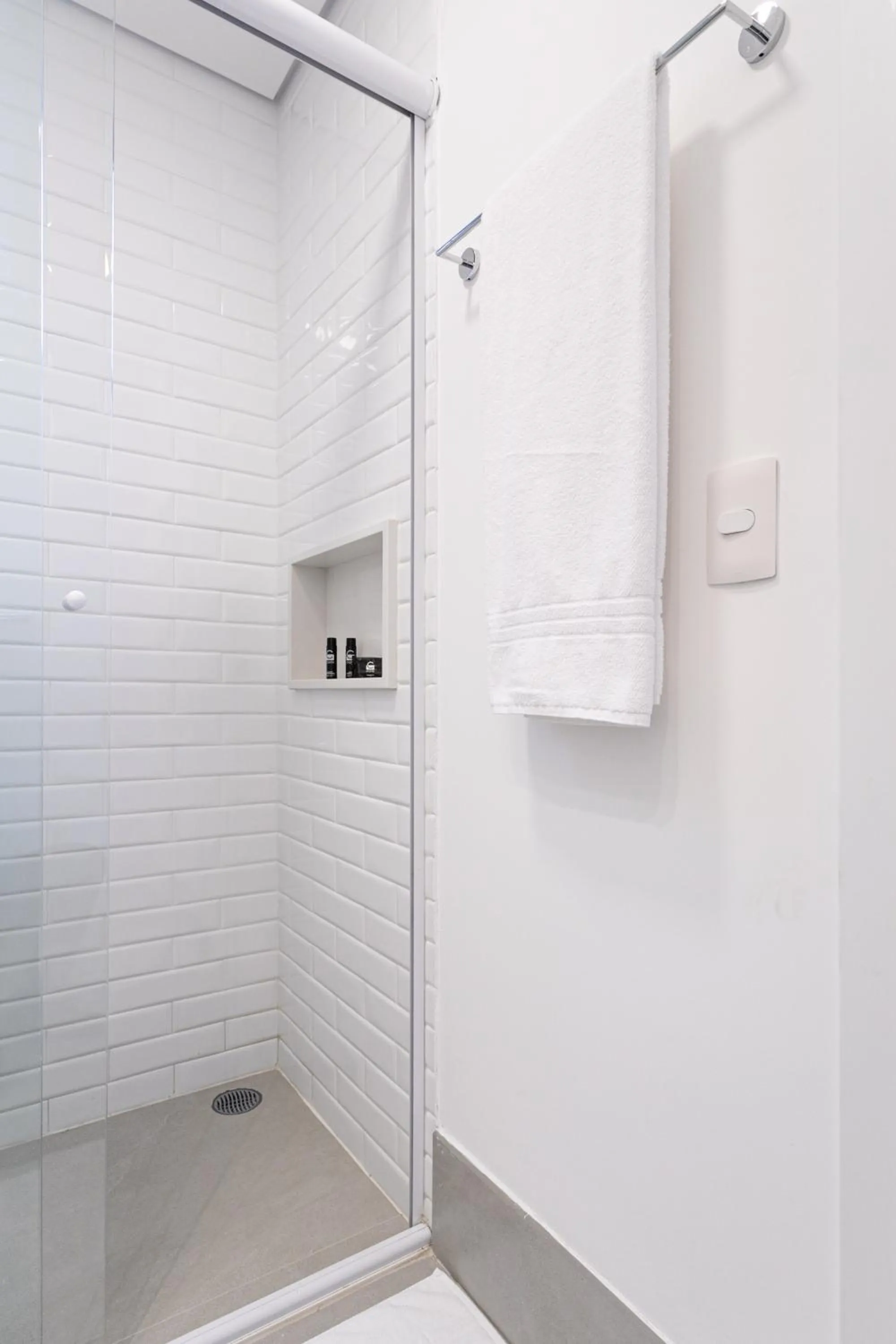 Shower in Charlie Itaim Bueno Brandão