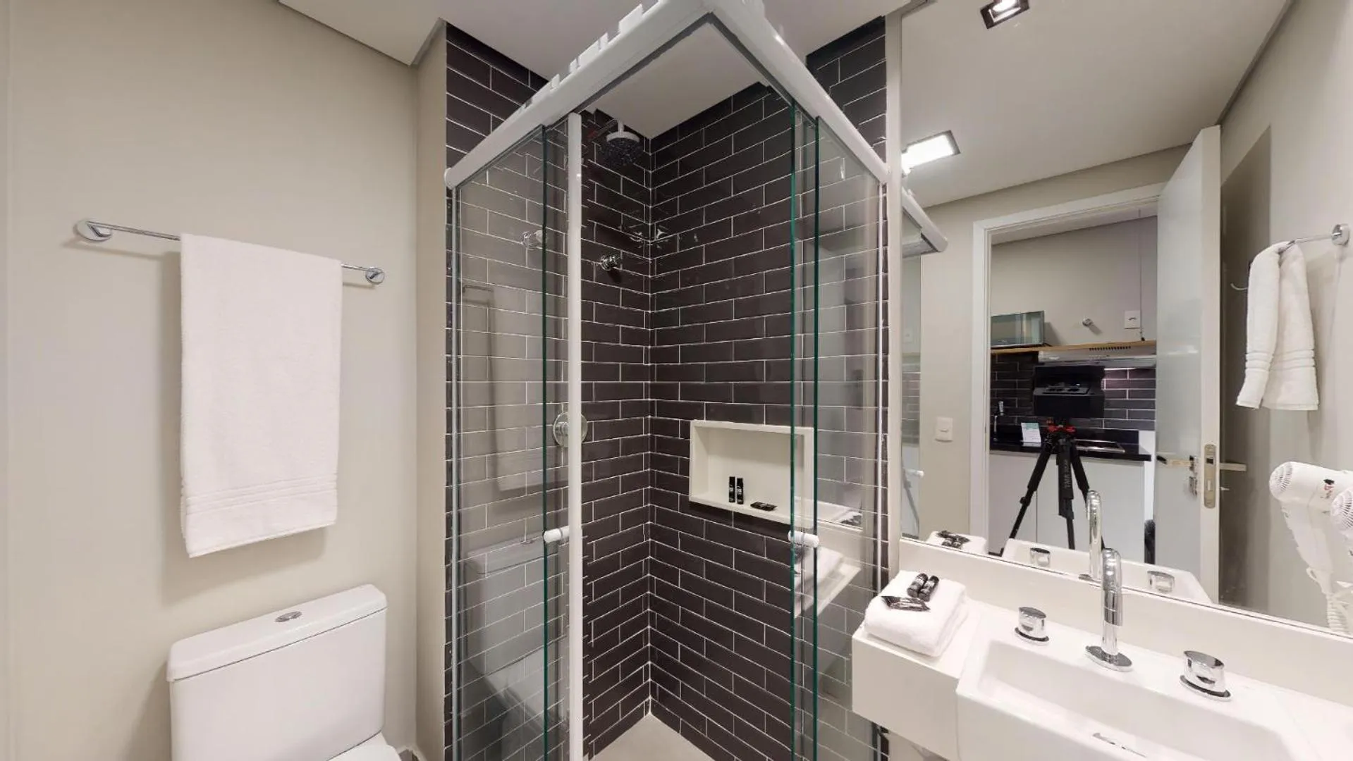 Shower in Charlie Itaim Bueno Brandão