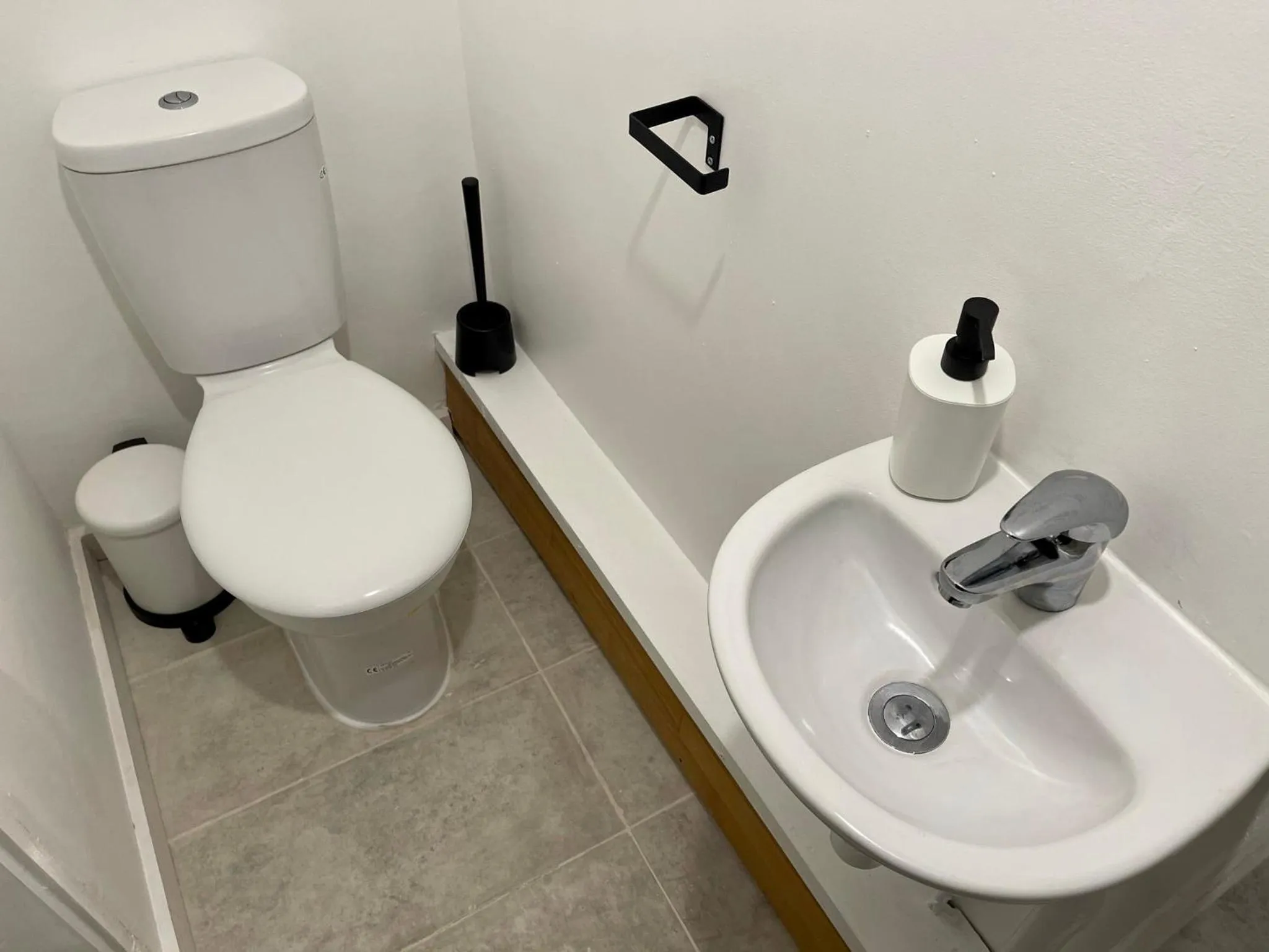 Bathroom in Wisteria Studio