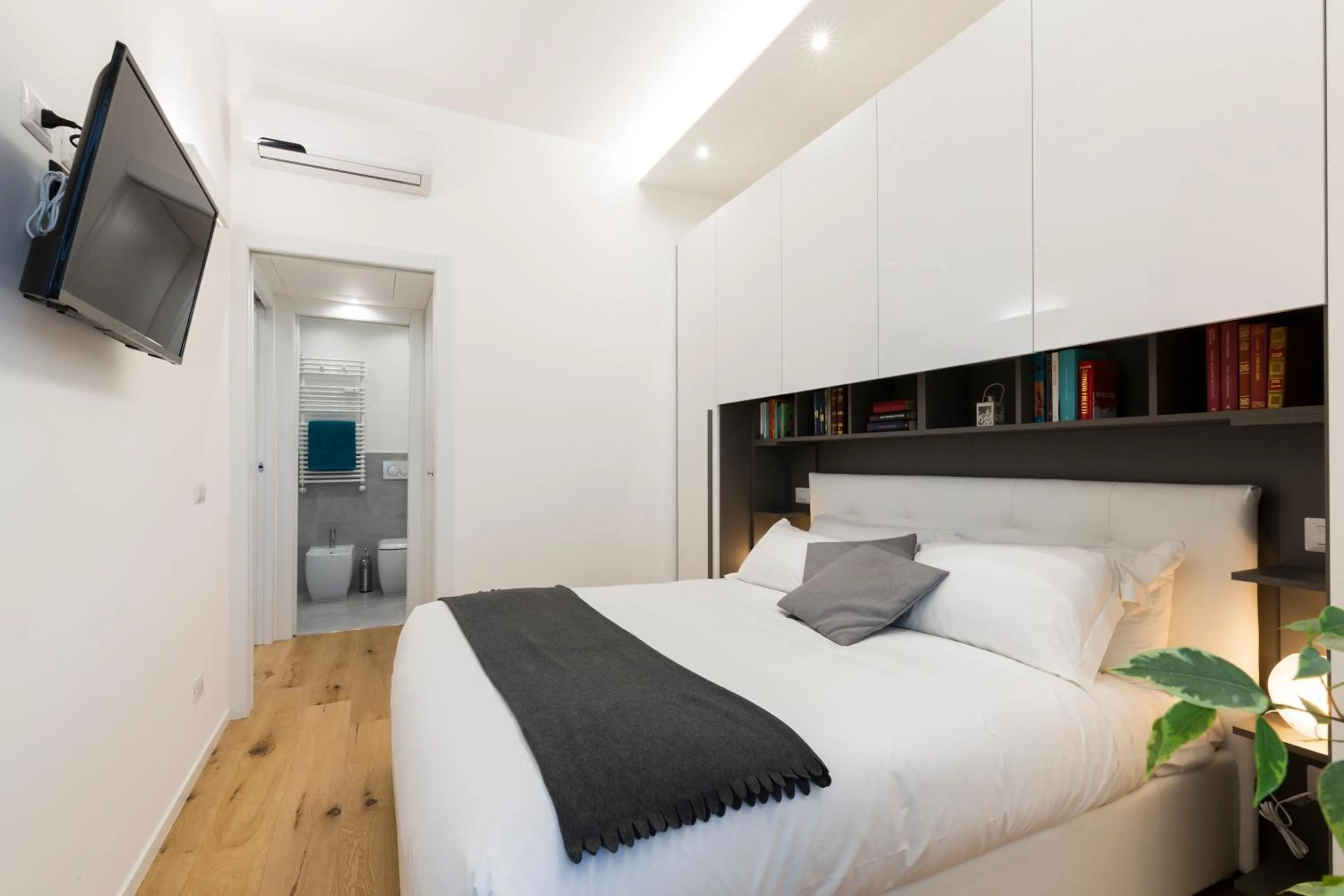 Bedroom, Bed in House San Cristoforo M4