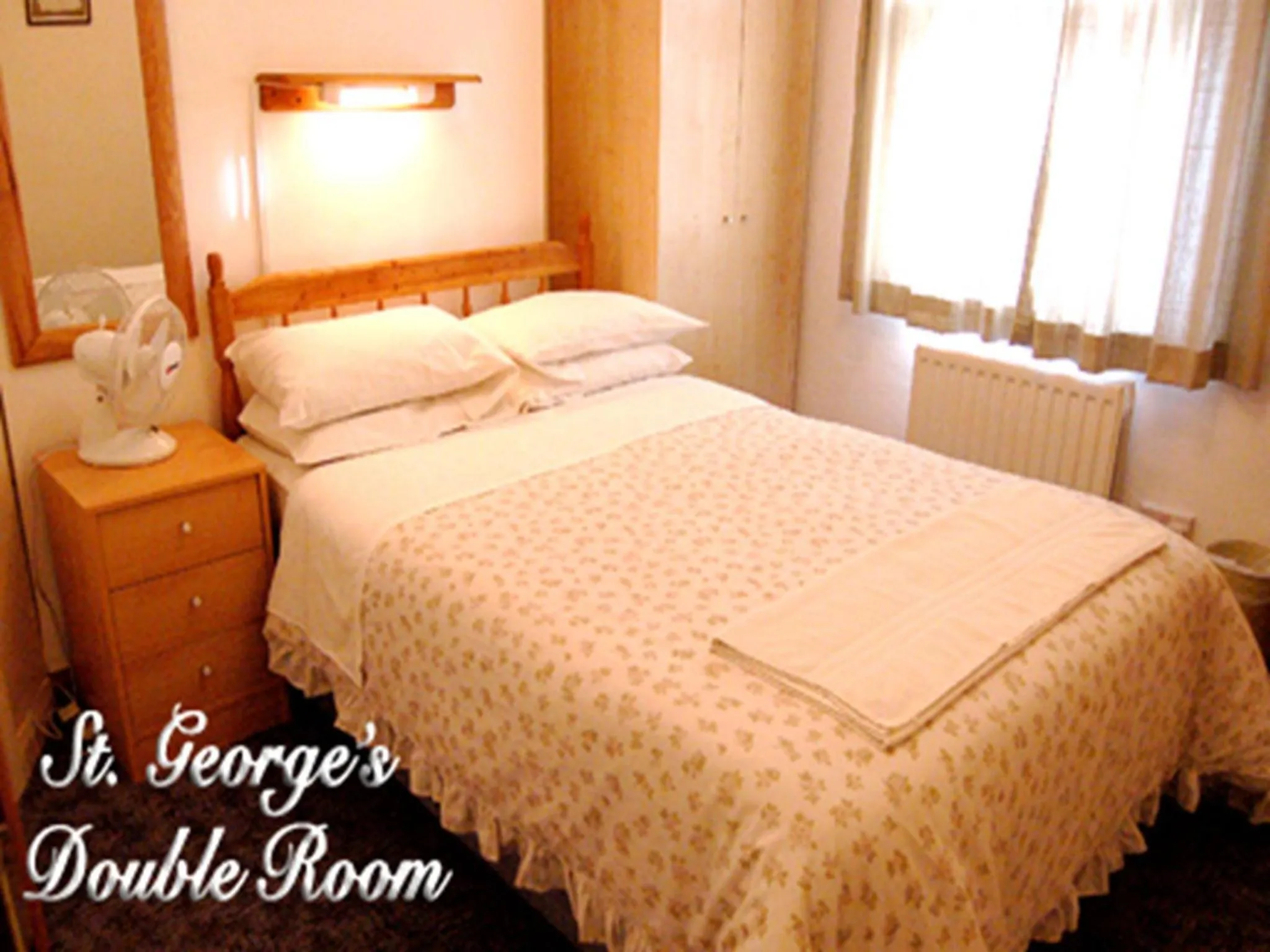 Bedroom, Bed in St. George's Lodge