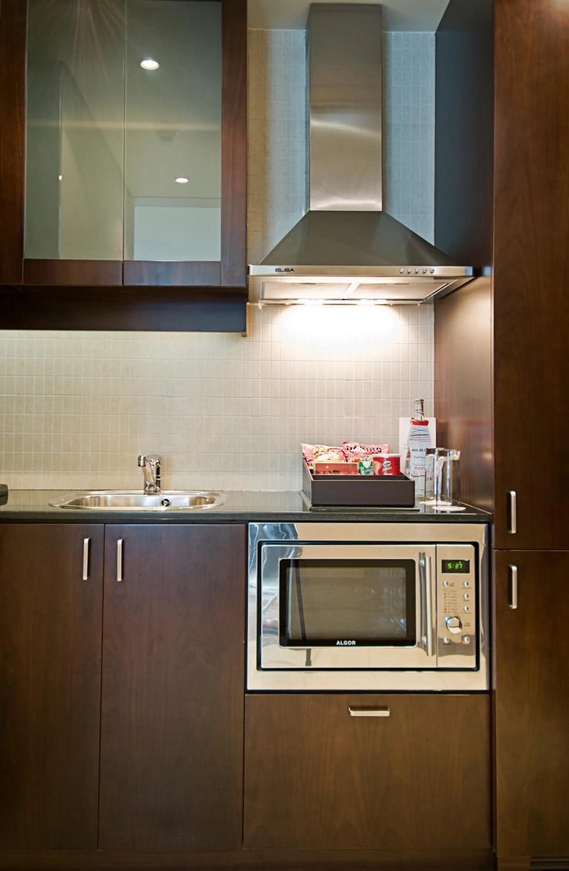 Kitchen or kitchenette in Rose Rayhaan by Rotana - Dubai