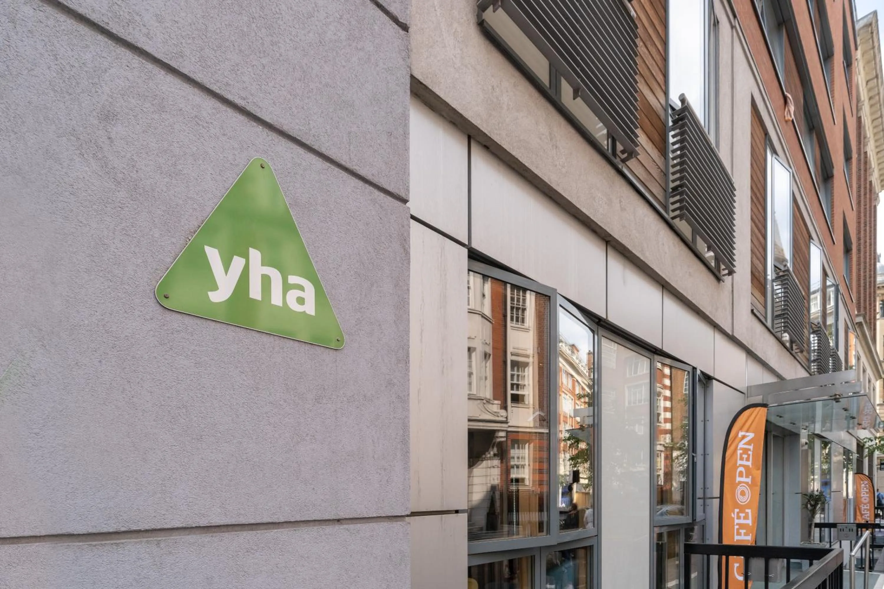 Facade/entrance in YHA London Central