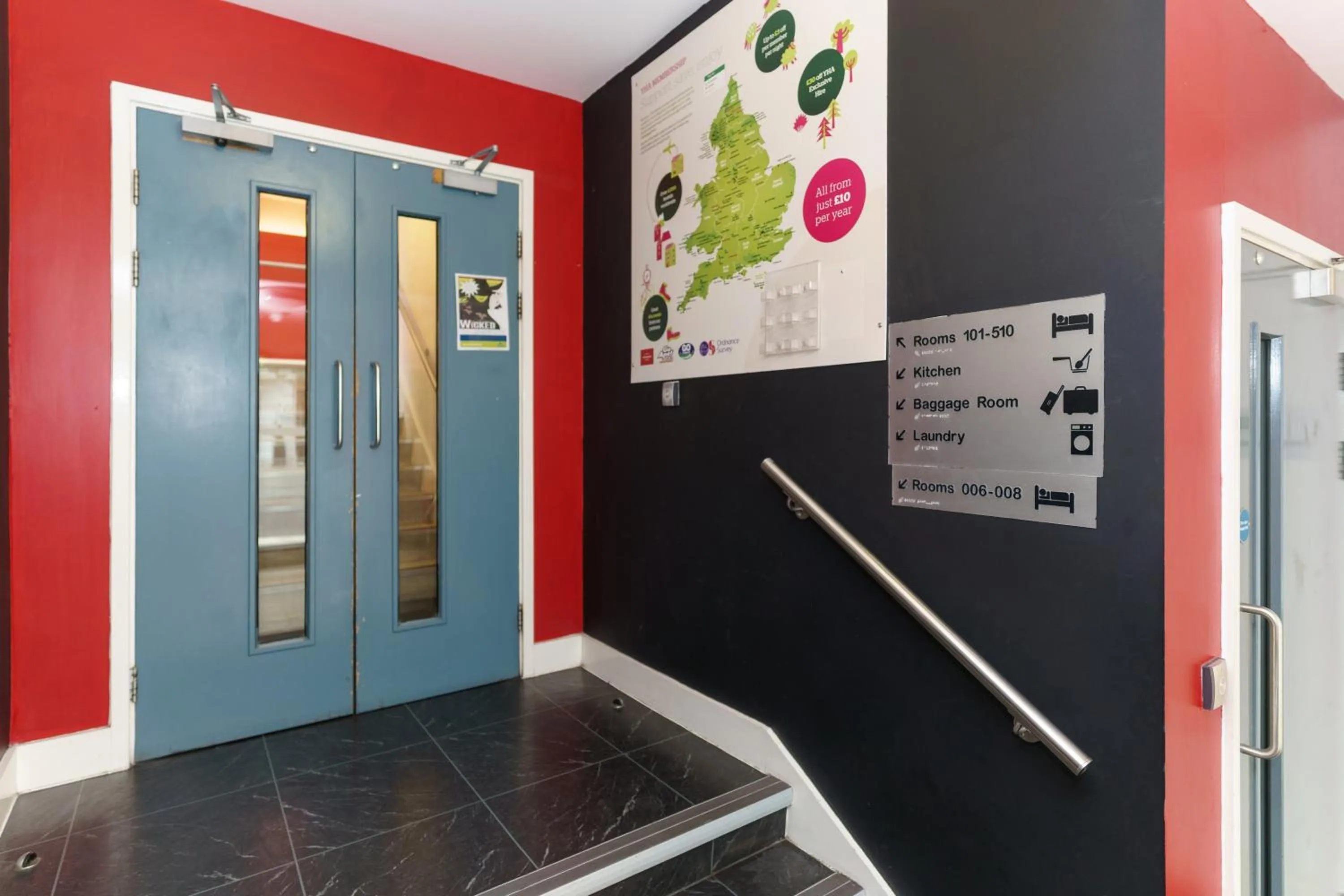 Facade/entrance in YHA London Central