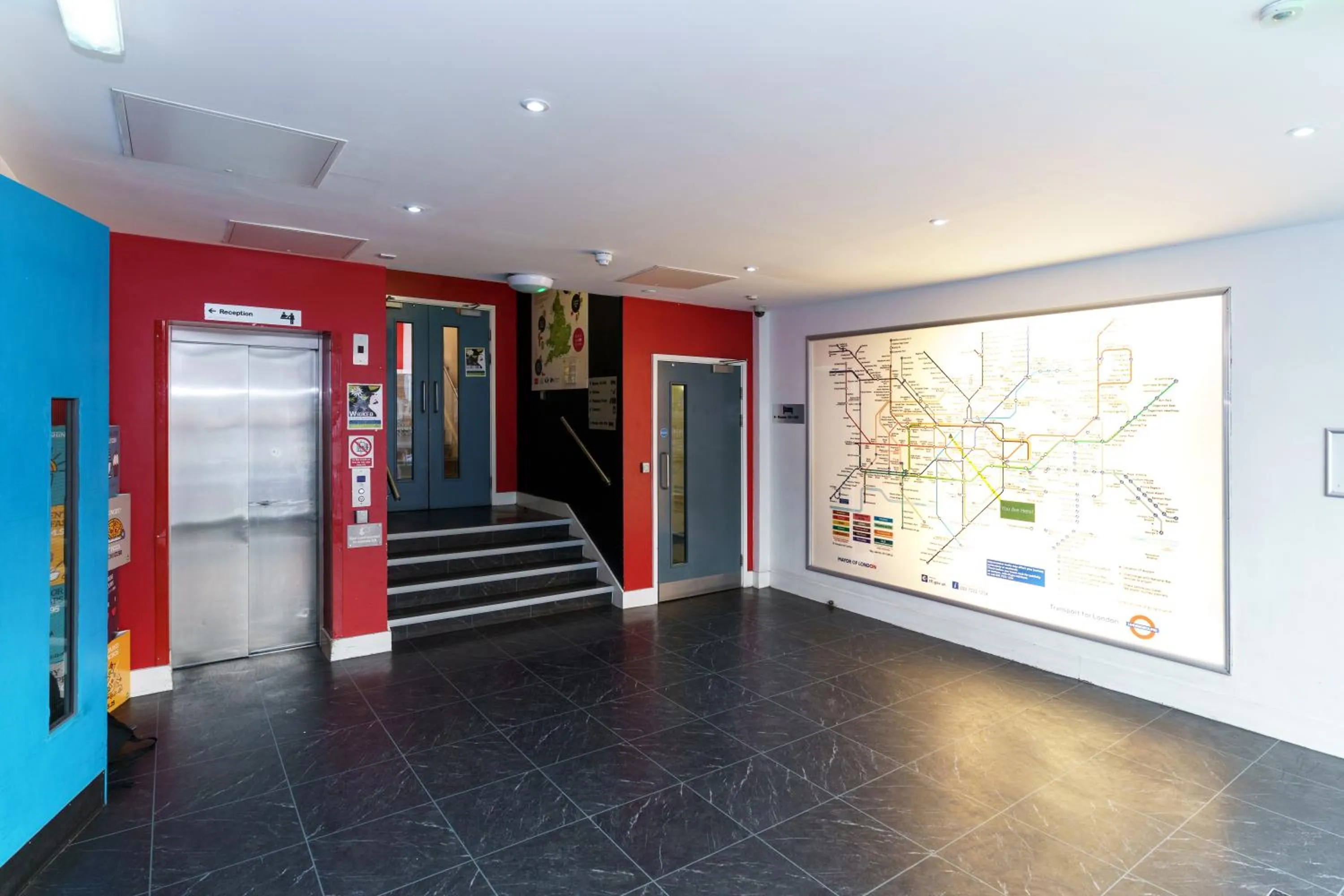 Facade/entrance in YHA London Central