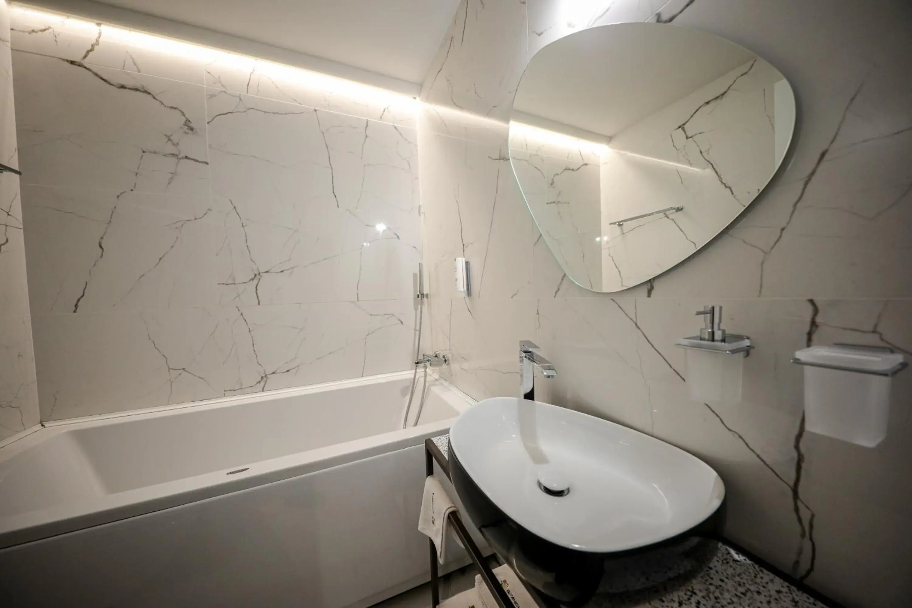 Superior Double Room with Bath in Hotel Botanica Superior Double Room with Bath in Hotel Botanica