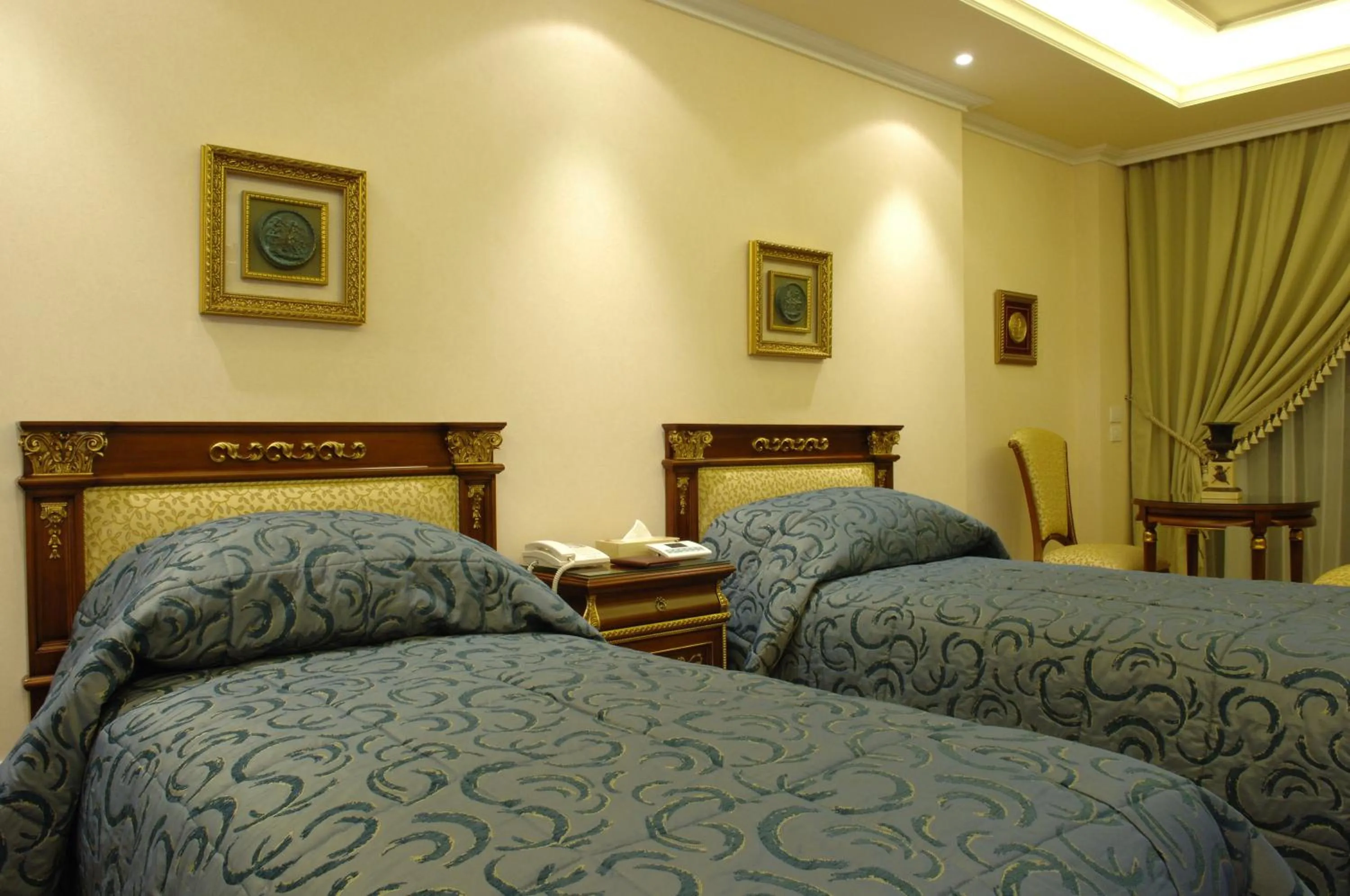 Bedroom, Bed in Regency Palace Hotel