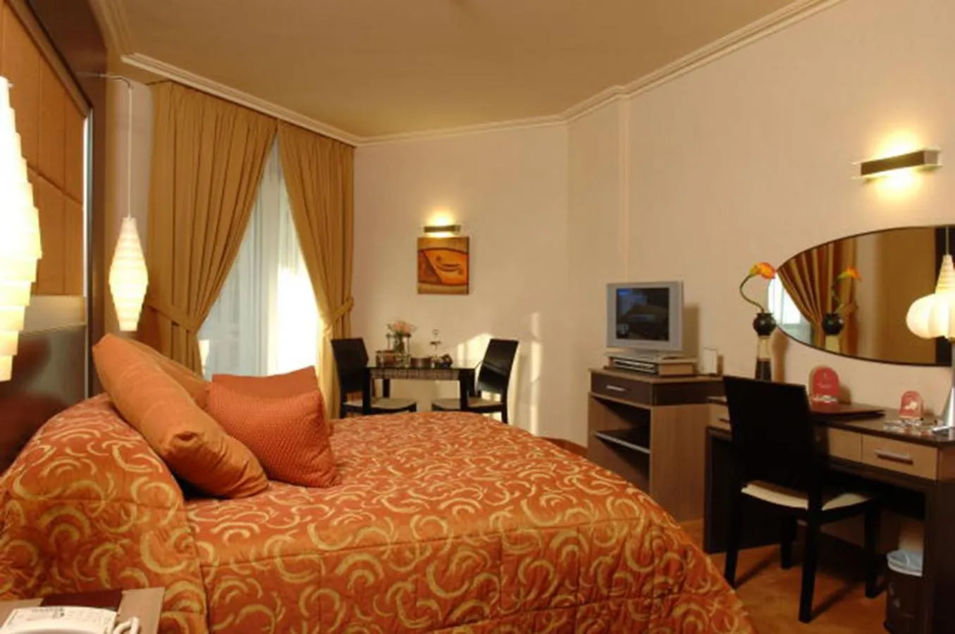 Photo of the whole room, Bed in Regency Palace Hotel