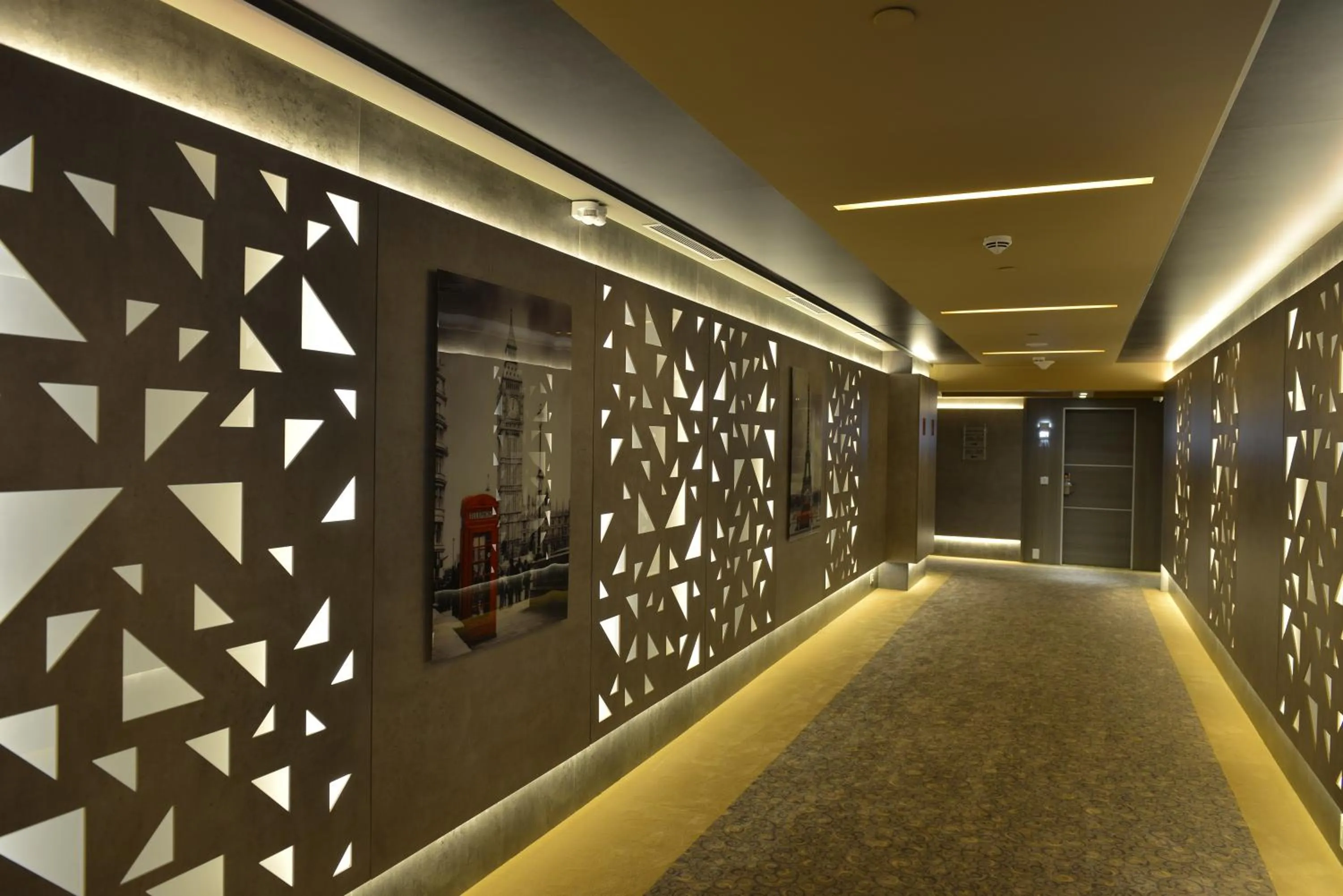 Area and facilities in Regency Palace Hotel