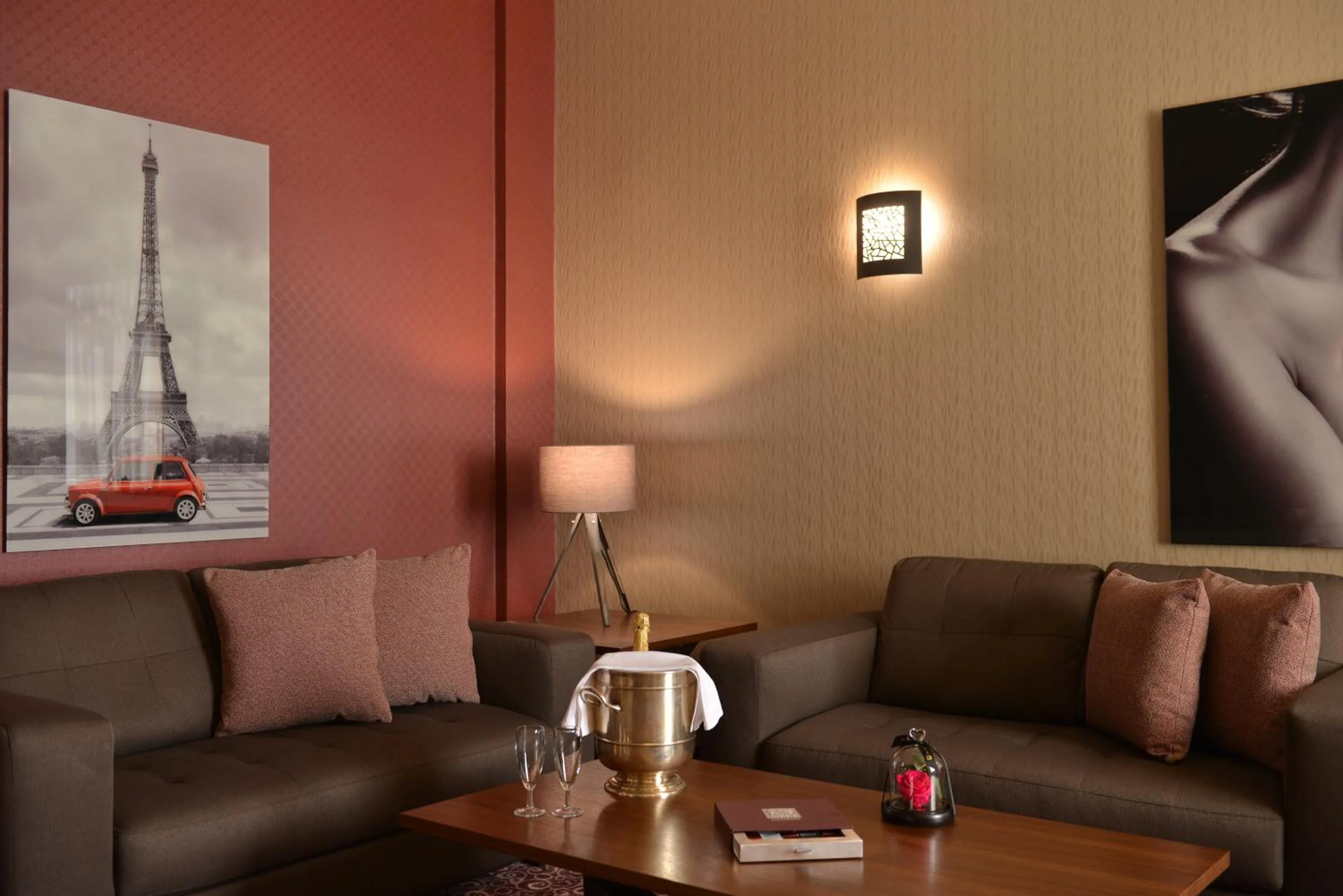 Living room in Regency Palace Hotel