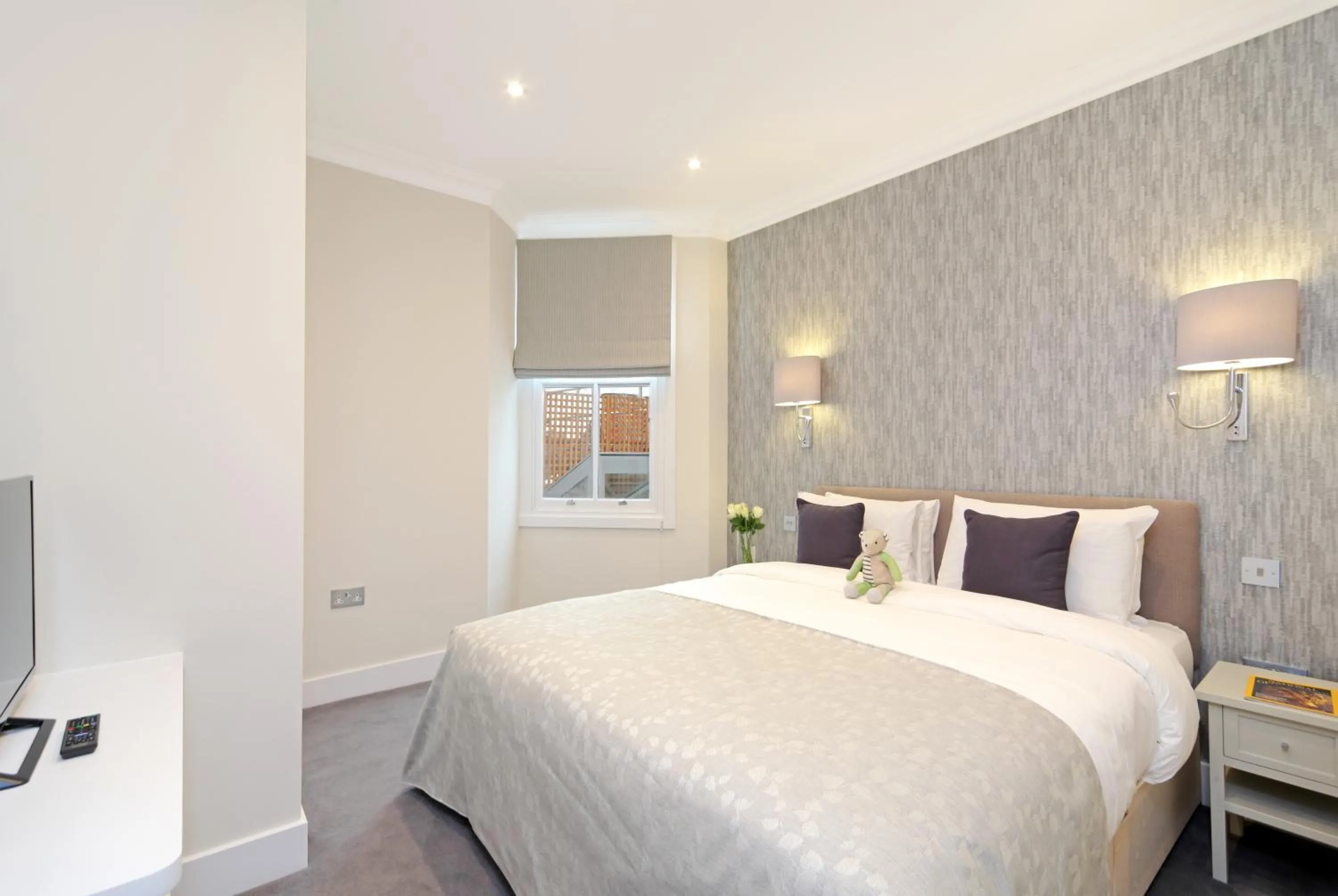Bed in 20 Hertford Street - Mayfair Apartments