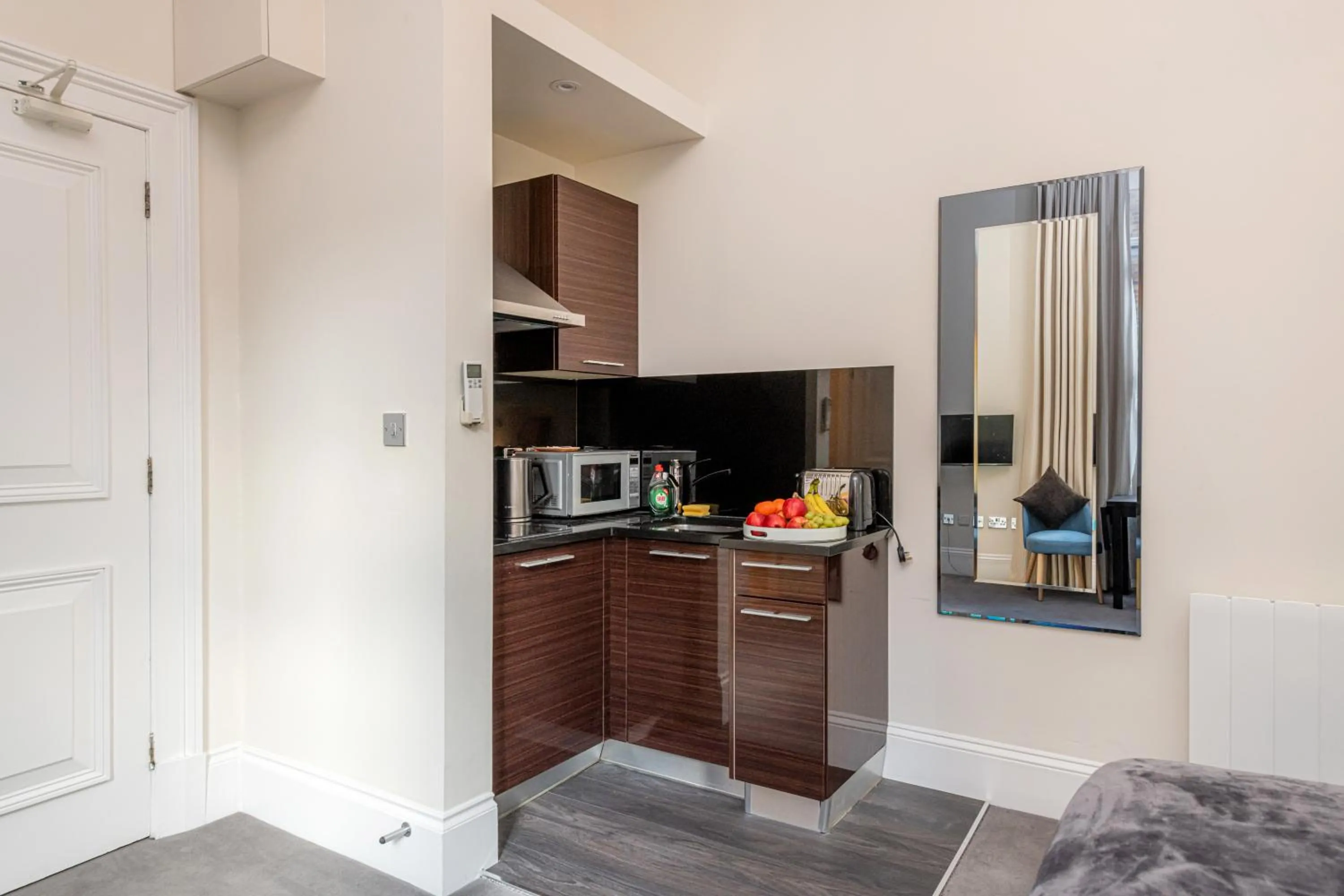 Kitchen or kitchenette in 20 Hertford Street - Mayfair Apartments